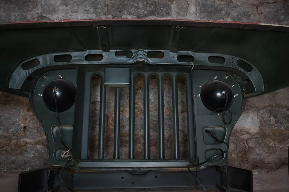 Car Front End Console Table