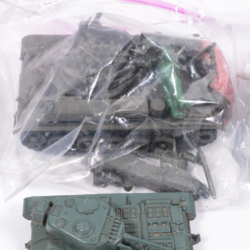 Army Men Figurines and Toys