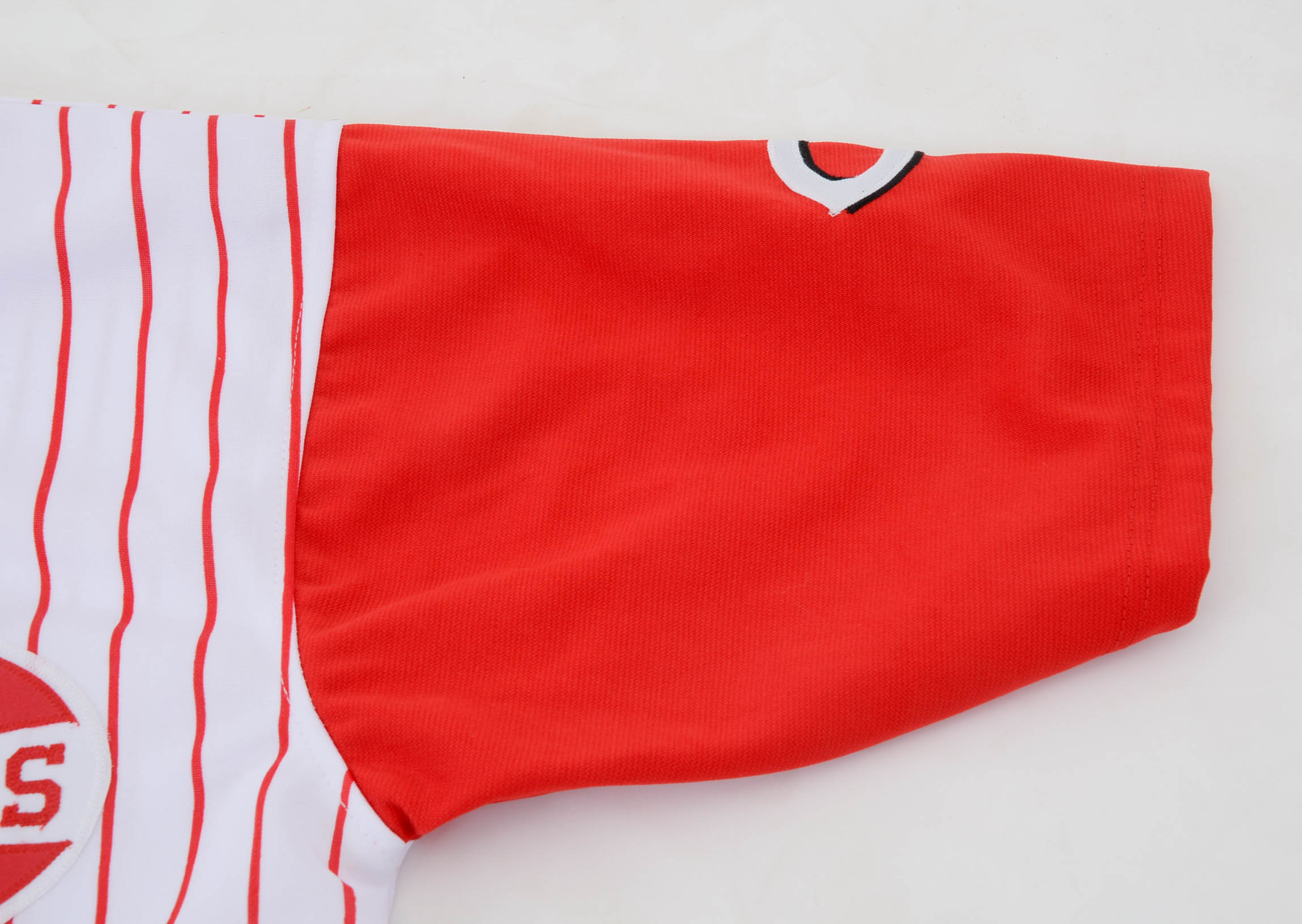 Signed Barry Larkin Reds Jersey