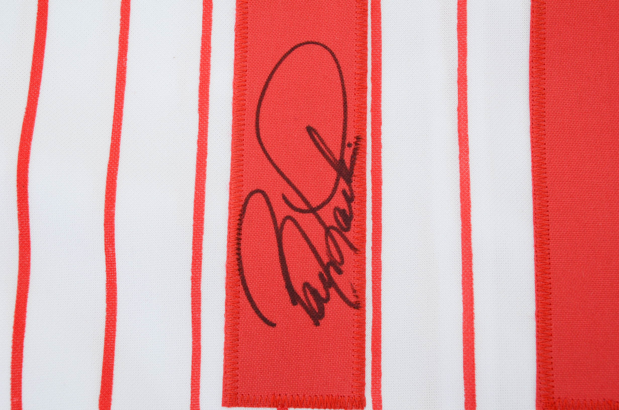 Signed Barry Larkin Reds Jersey