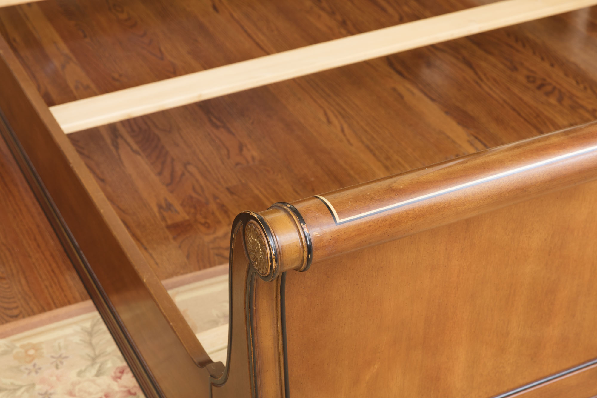 Neoclassical Style Queen Size Sleigh Bed