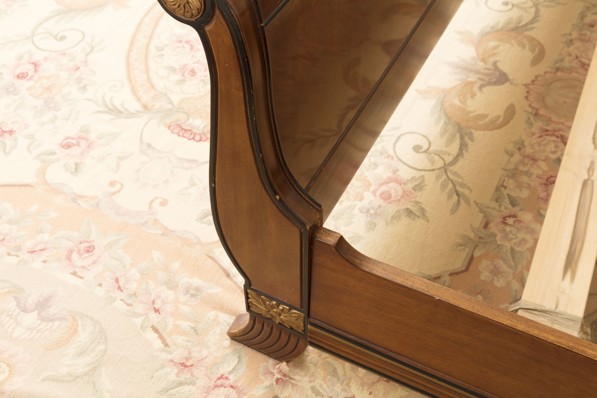 Neoclassical Style Queen Size Sleigh Bed