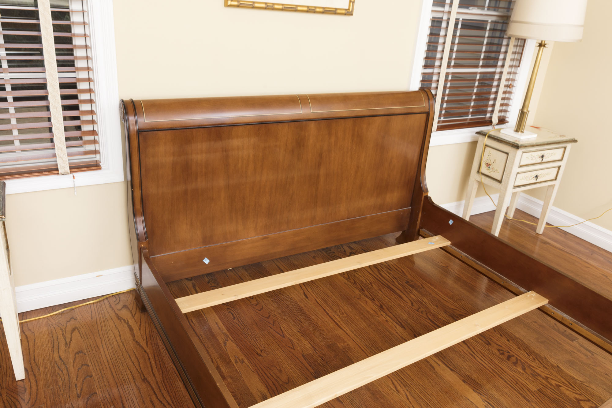 Neoclassical Style Queen Size Sleigh Bed