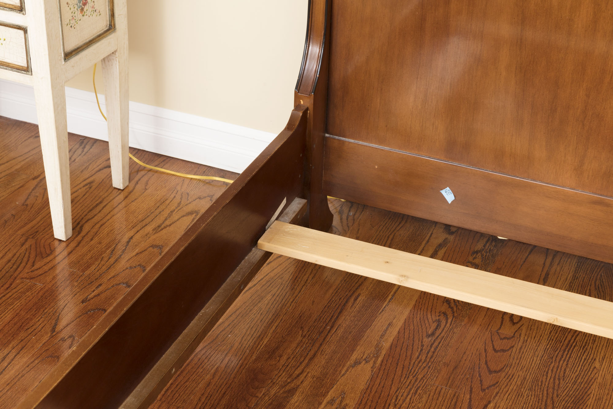 Neoclassical Style Queen Size Sleigh Bed