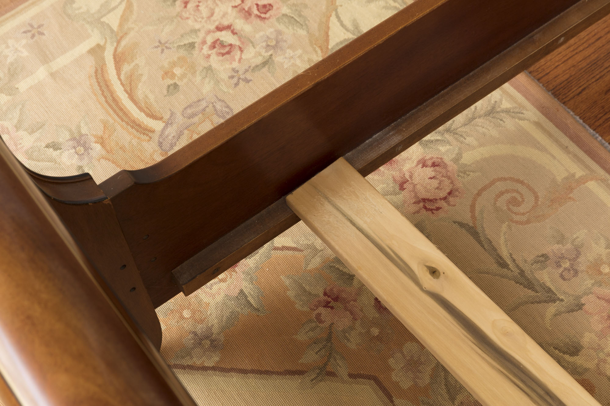 Neoclassical Style Queen Size Sleigh Bed