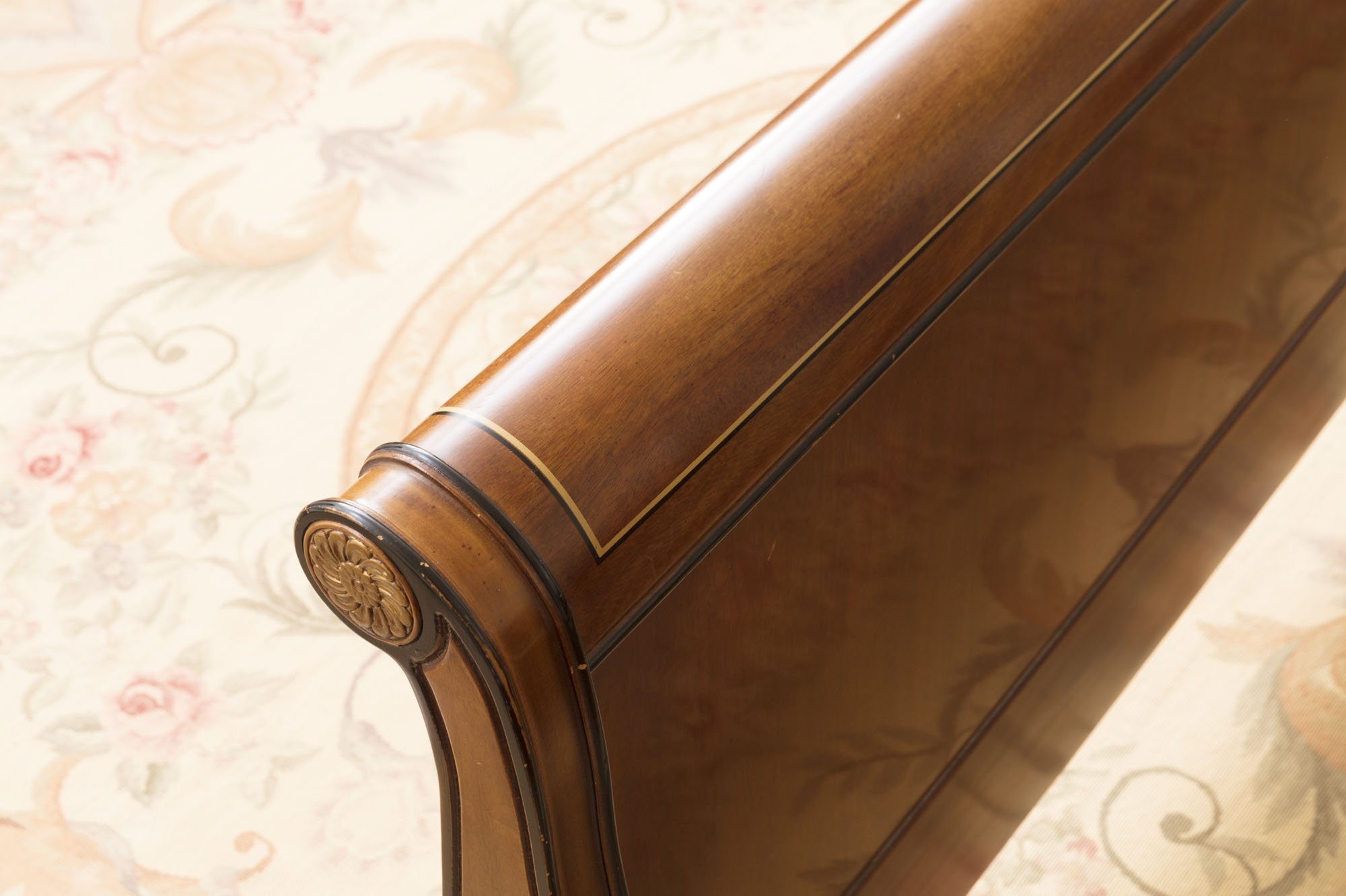 Neoclassical Style Queen Size Sleigh Bed