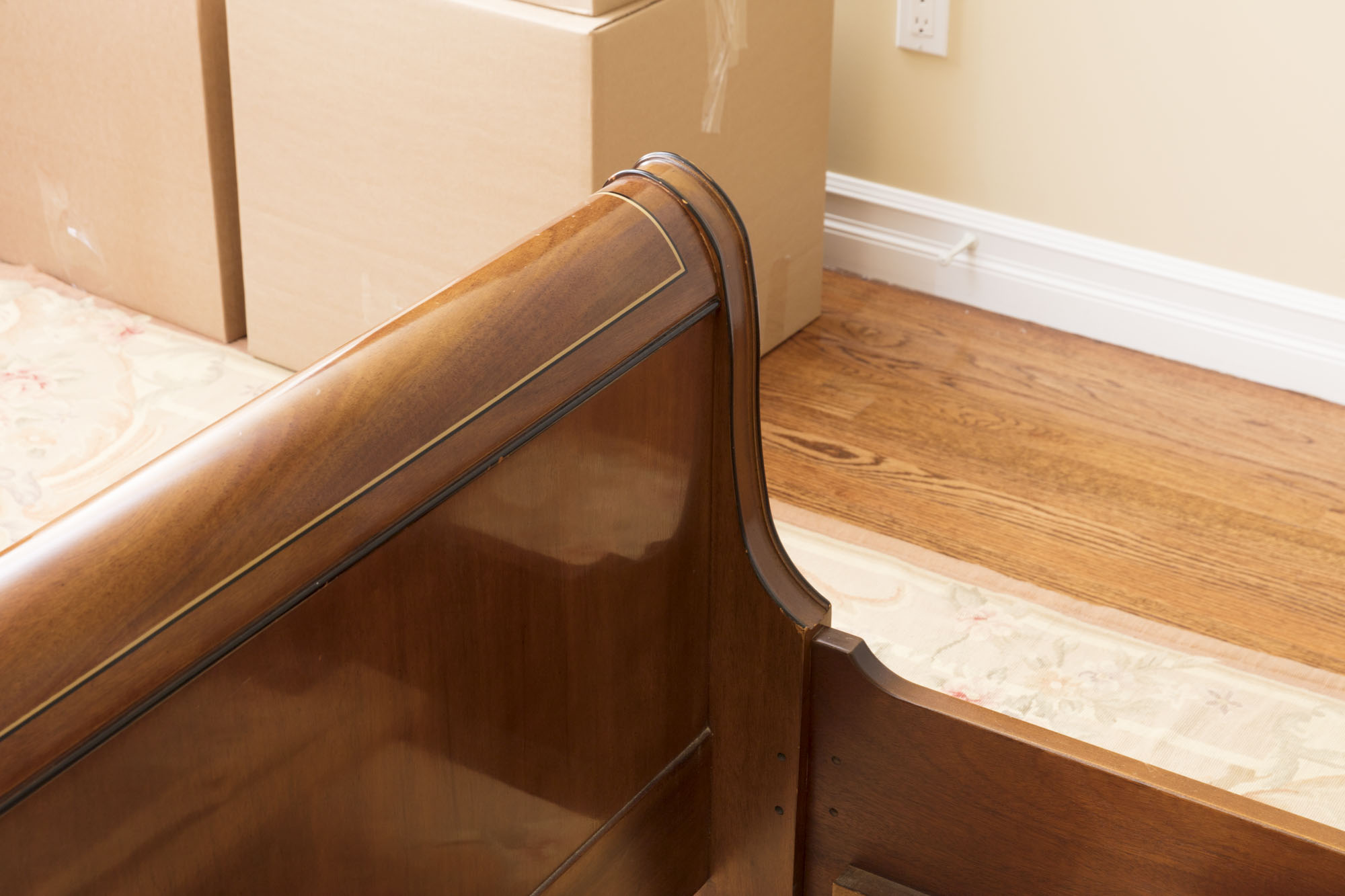 Neoclassical Style Queen Size Sleigh Bed