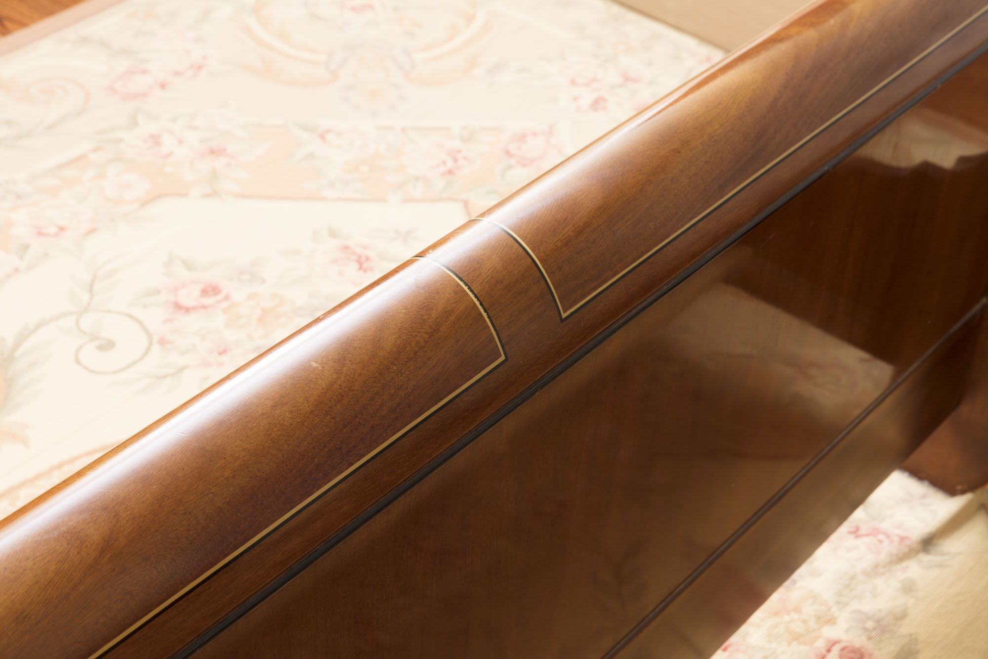 Neoclassical Style Queen Size Sleigh Bed