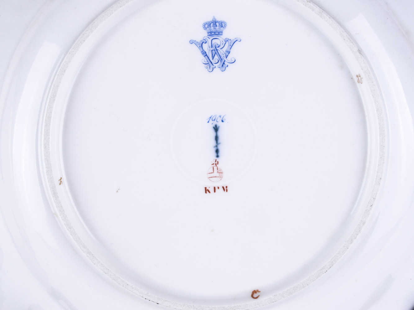 Pair of Kaiser Wilhelm II KPM Berlin Porcelain "Neuozier" Service Dinner Plates