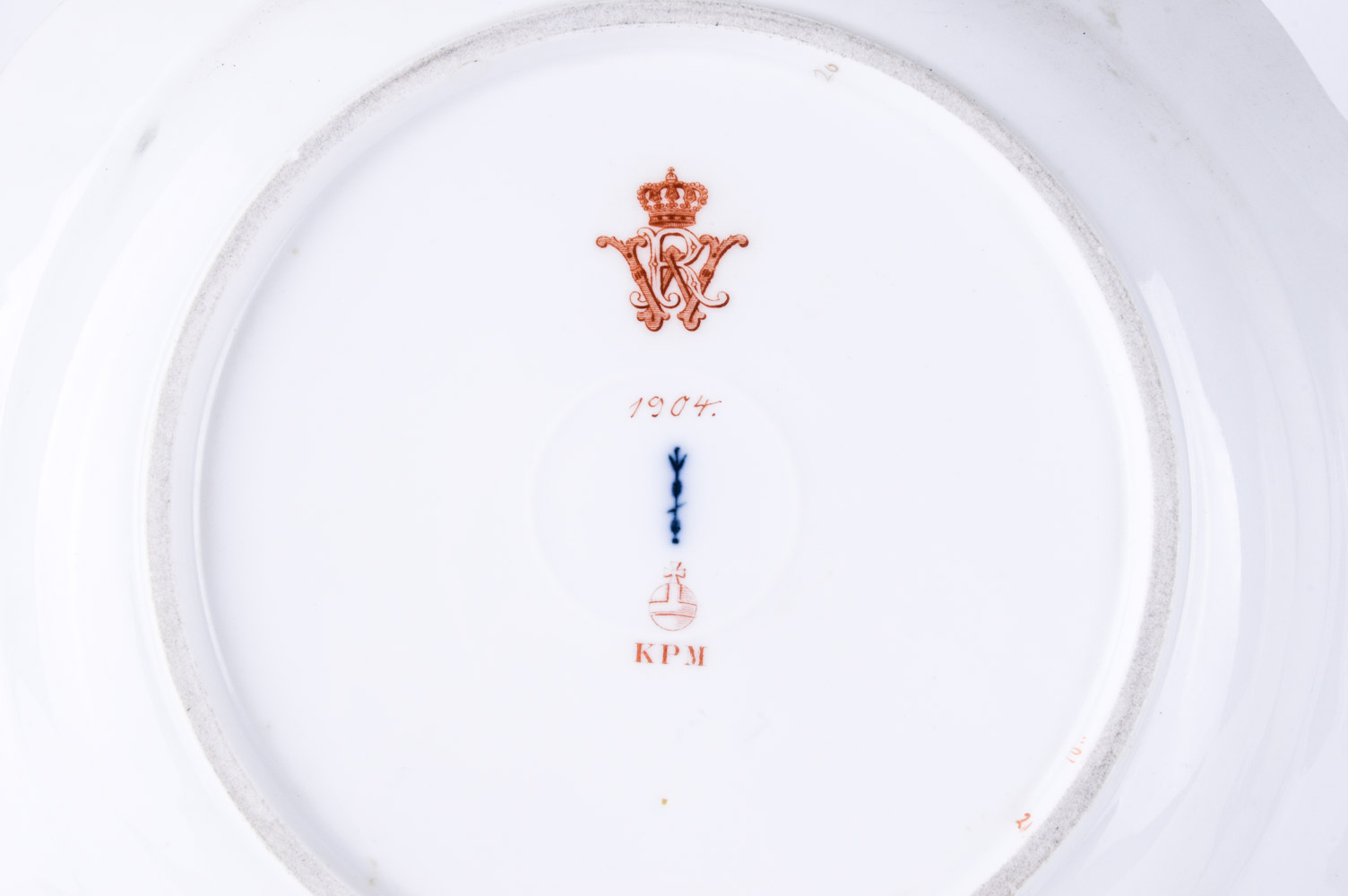 Pair of Kaiser Wilhelm II KPM Berlin Porcelain "Neuozier" Service Dinner Plates
