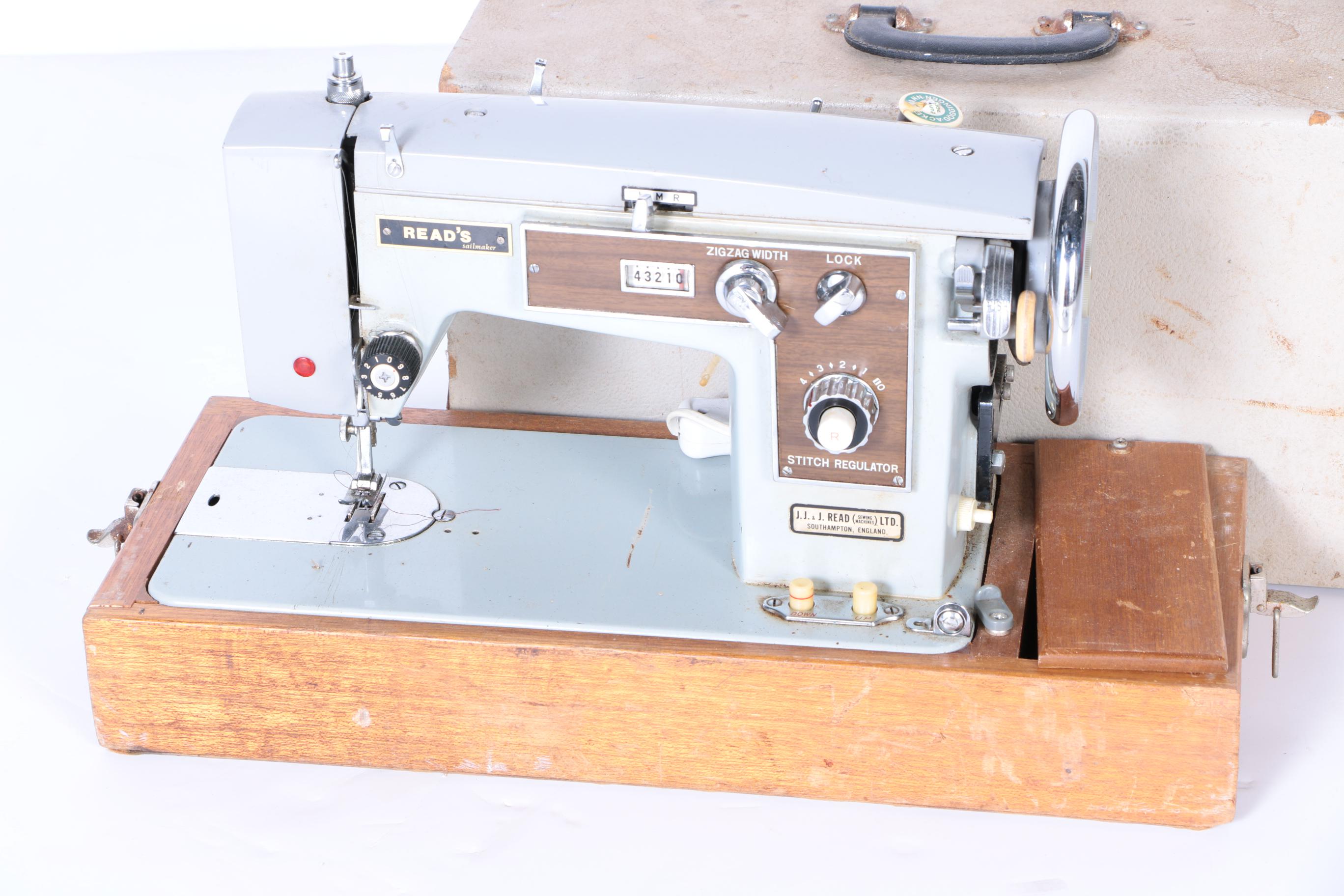 Read's Sailmaker Sewing Machine With Case