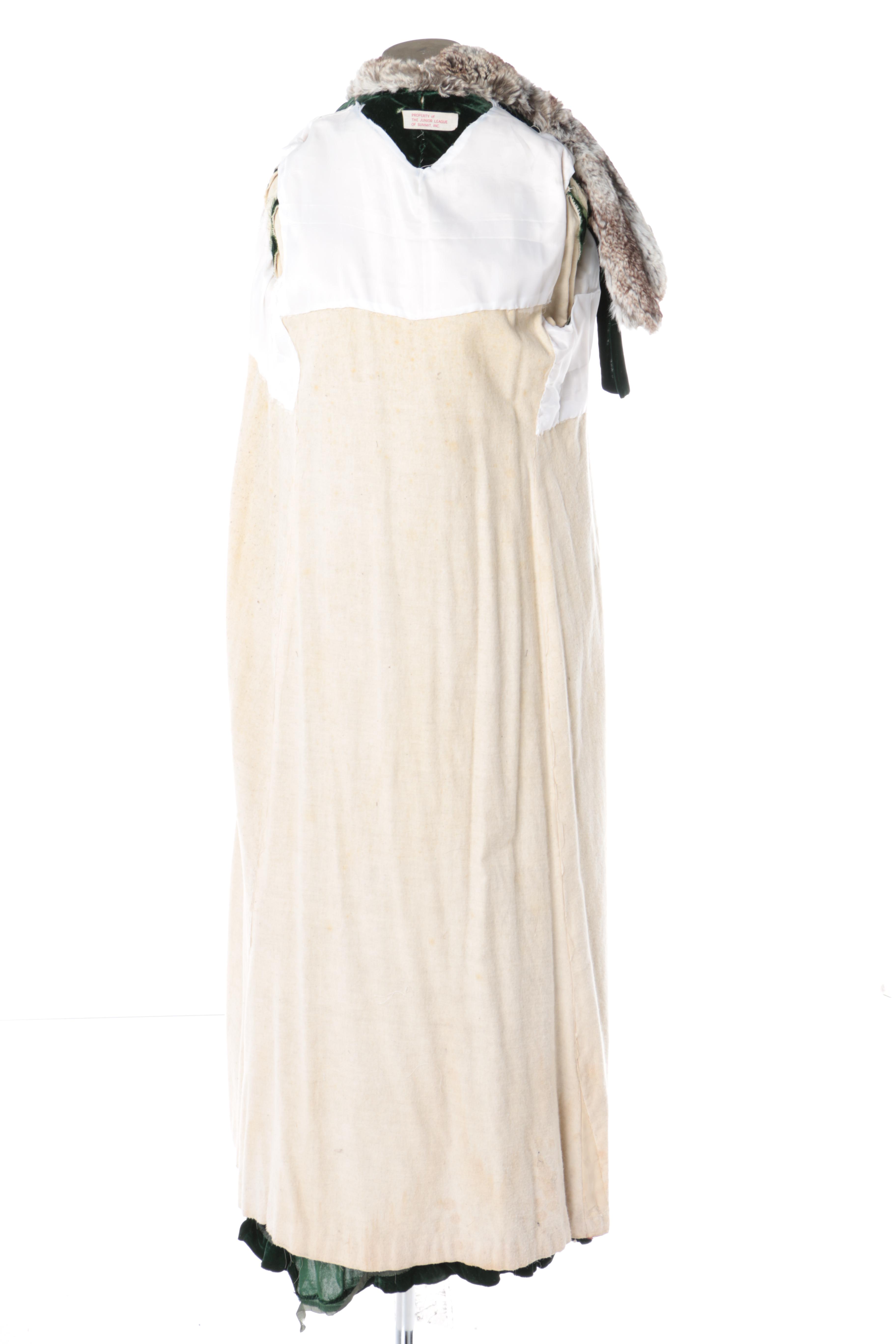 1930s Green Velvet Dressing Coat with Rabbit Fur Collar