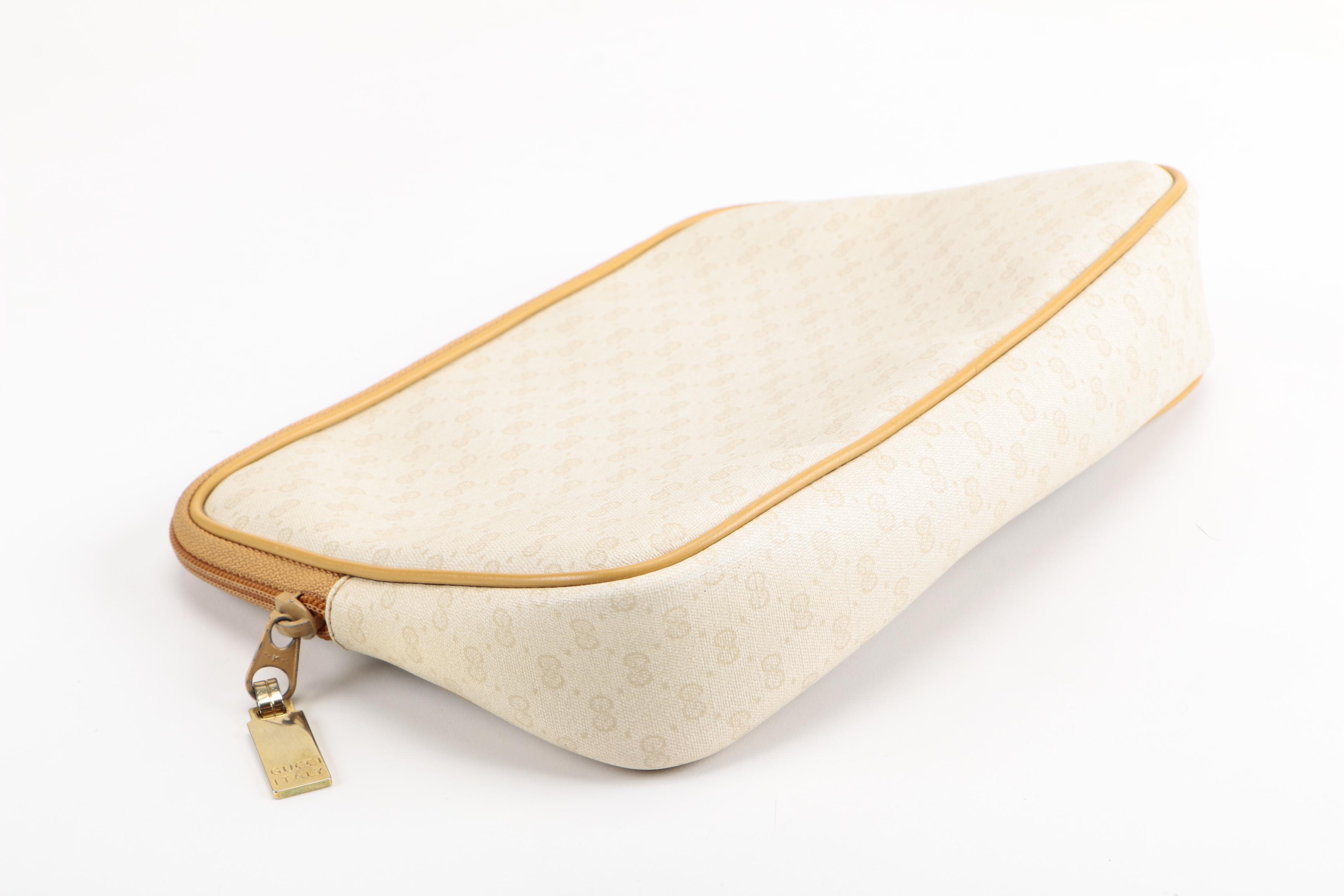 Gucci Supreme Canvas Accessory Bag