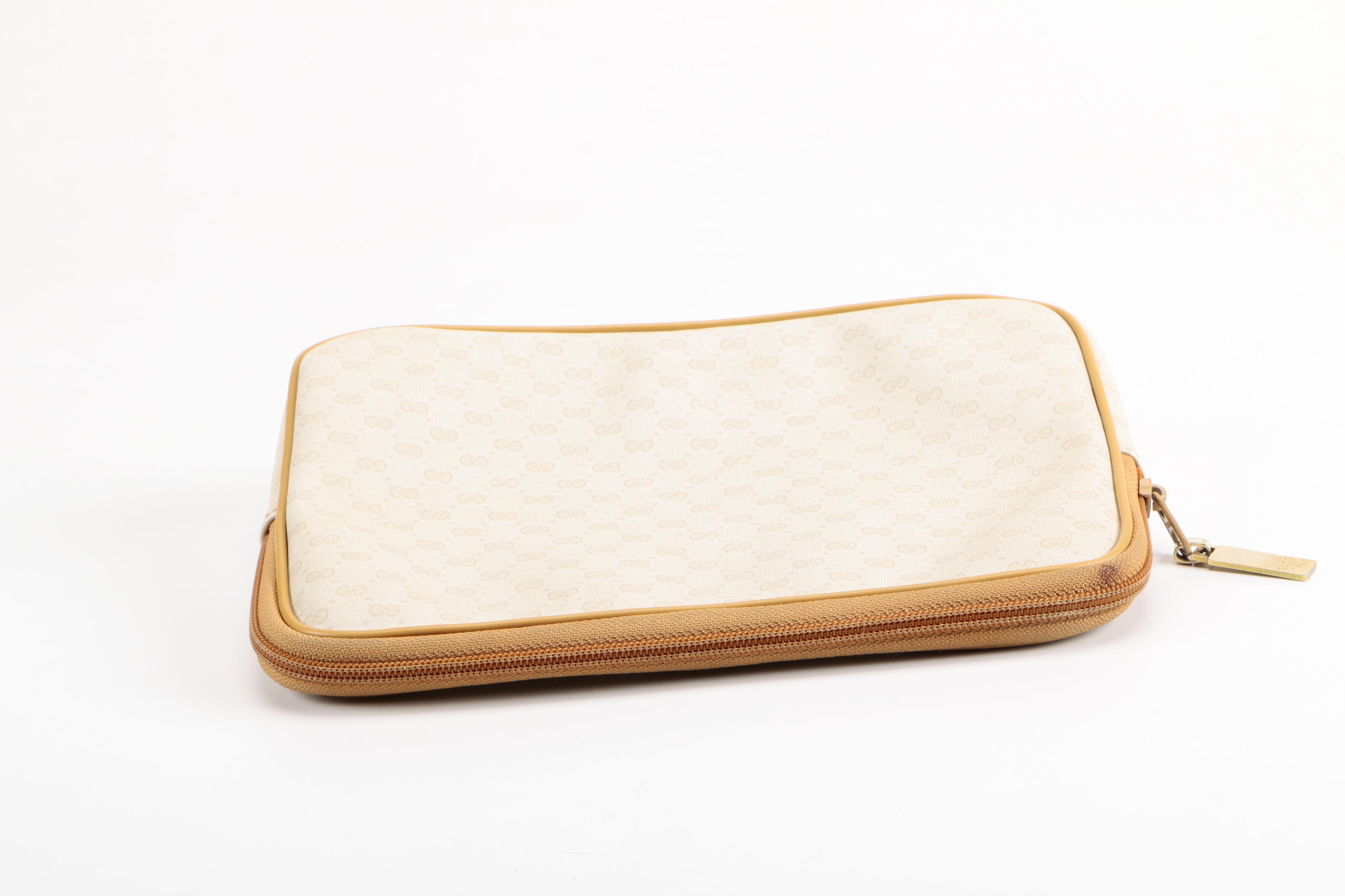 Gucci Supreme Canvas Accessory Bag