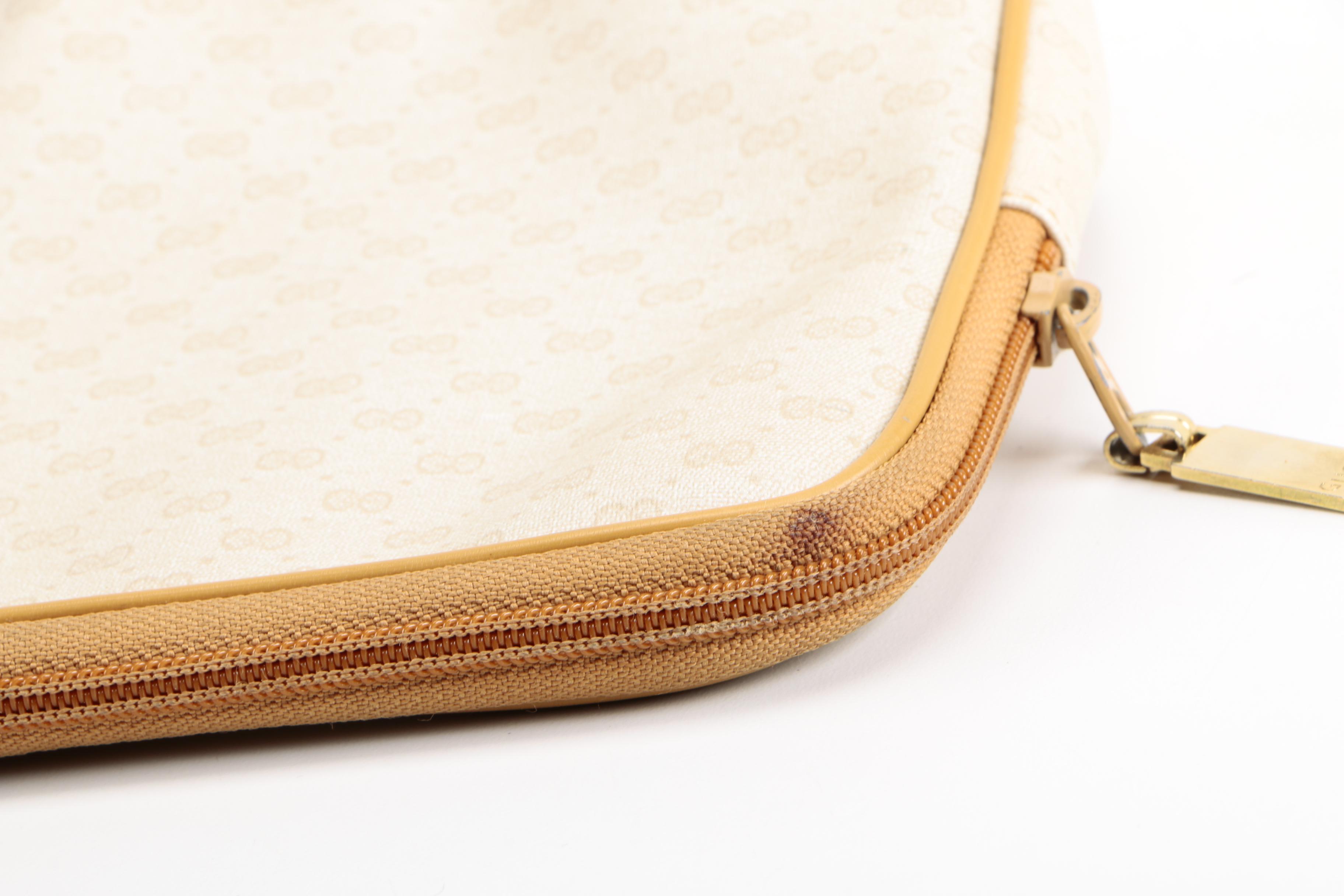 Gucci Supreme Canvas Accessory Bag