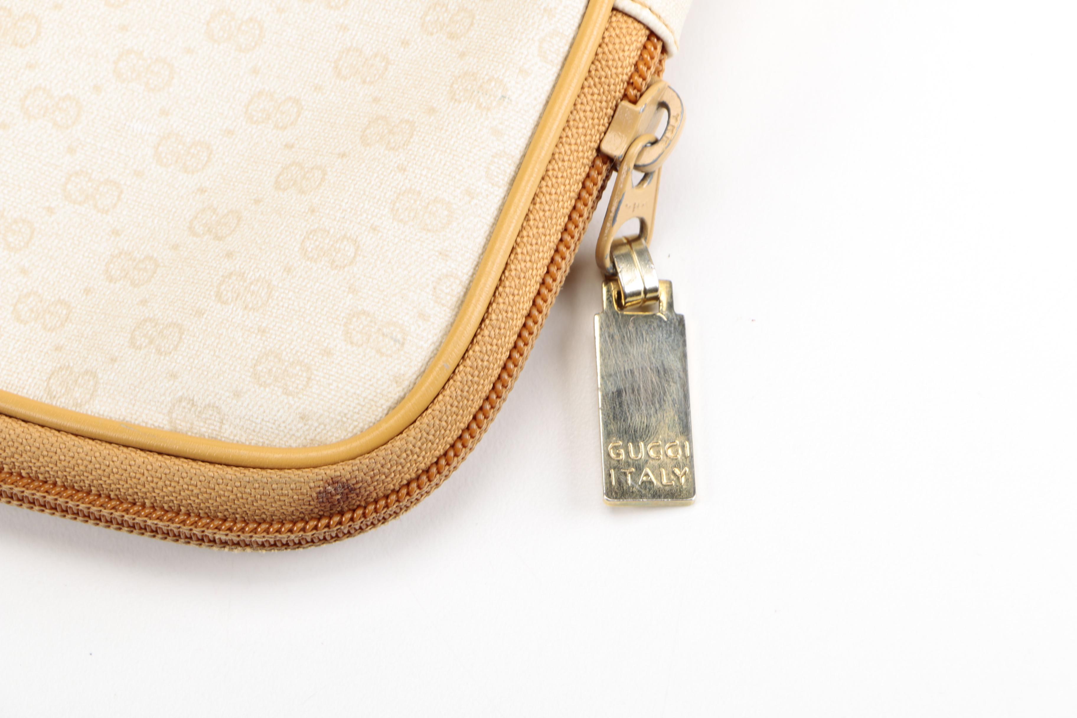 Gucci Supreme Canvas Accessory Bag