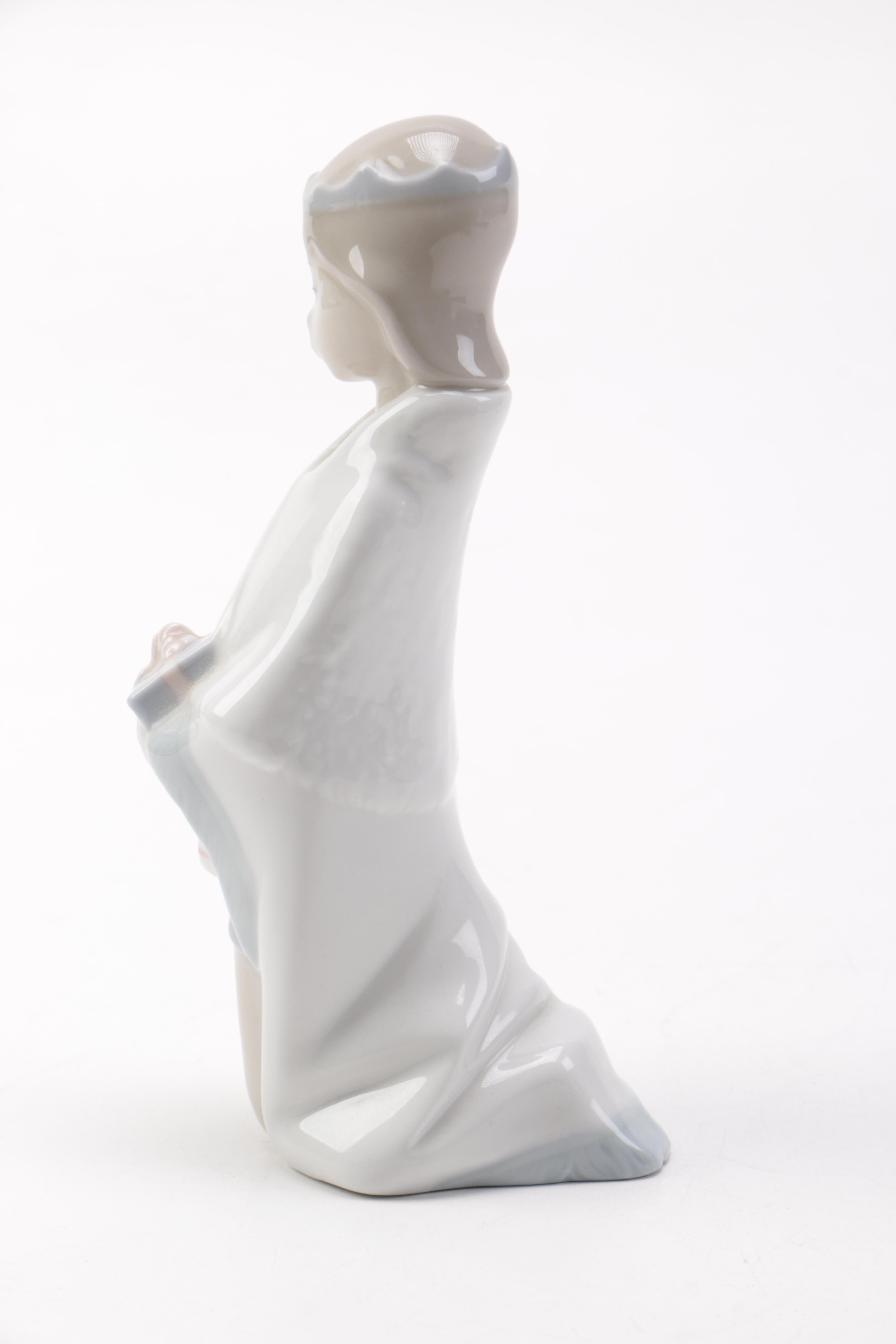 Lladro Kneeling Girl With Gift Figurine