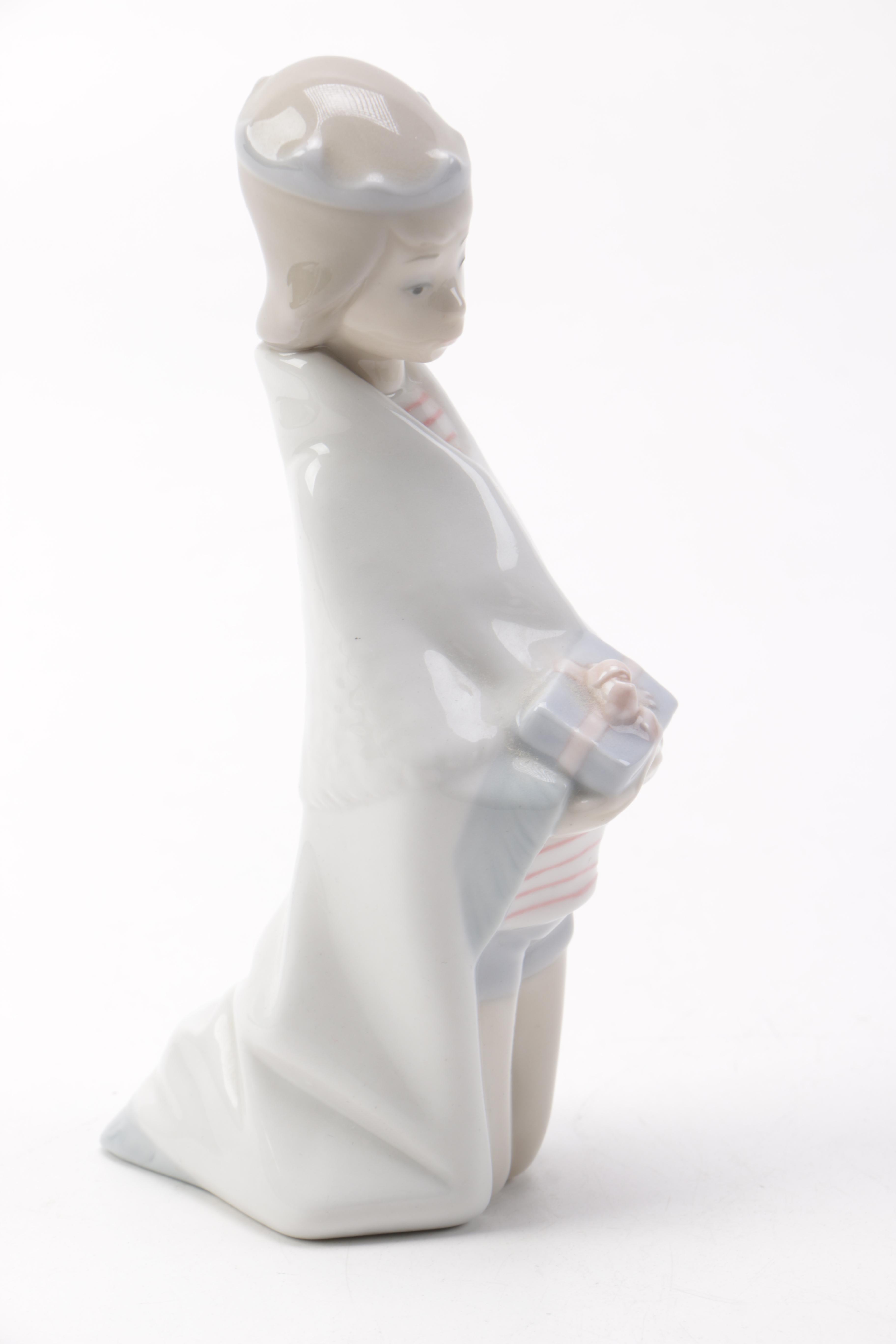 Lladro Kneeling Girl With Gift Figurine