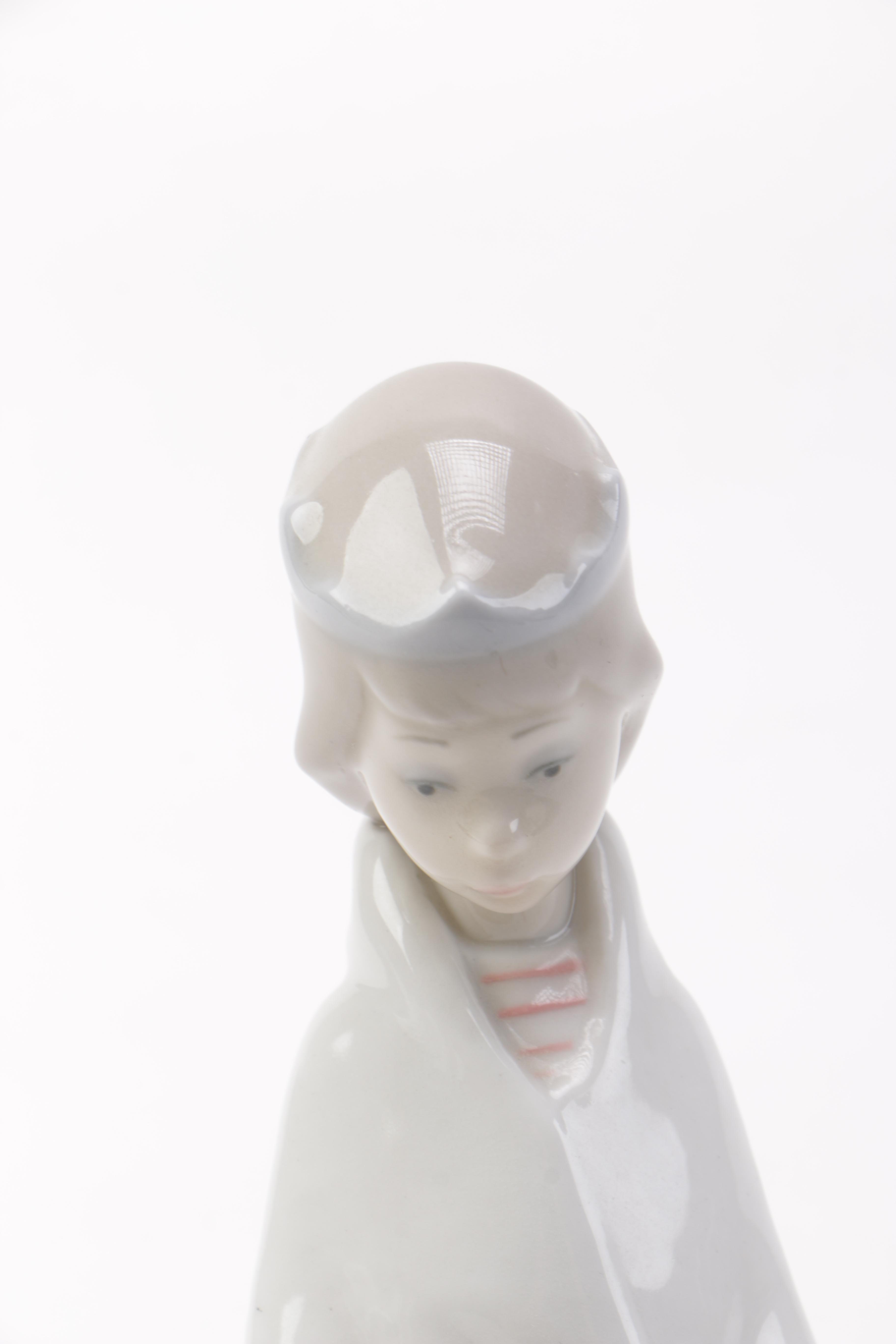 Lladro Kneeling Girl With Gift Figurine