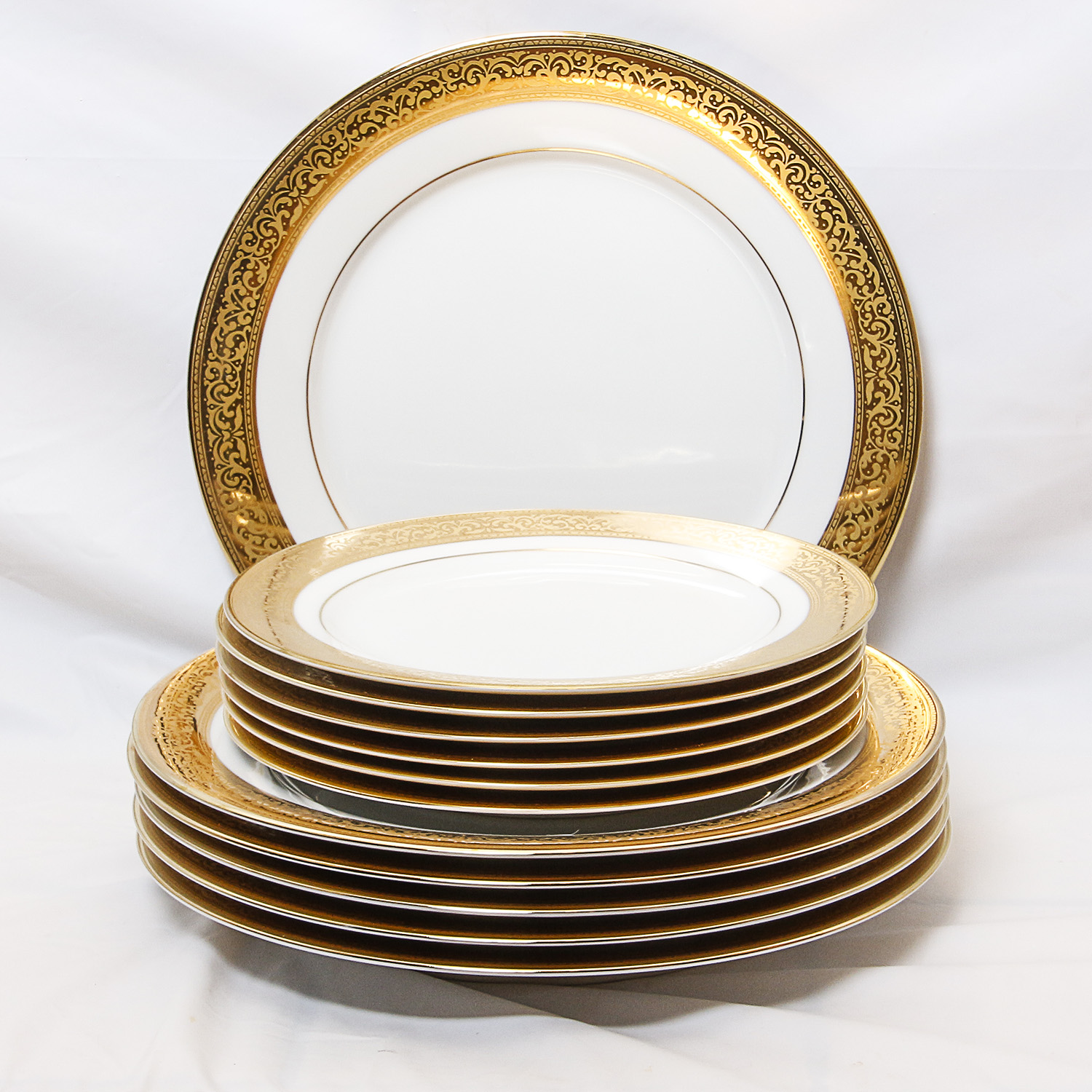 Muirfield "Magnificence" Dinner Service and Serveware