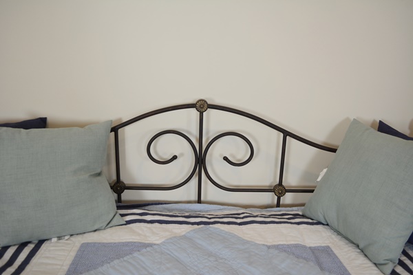 Iron Tone Daybed with Pop-Up Trundle and Bedding