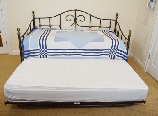 Iron Tone Daybed with Pop-Up Trundle and Bedding