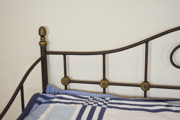 Iron Tone Daybed with Pop-Up Trundle and Bedding