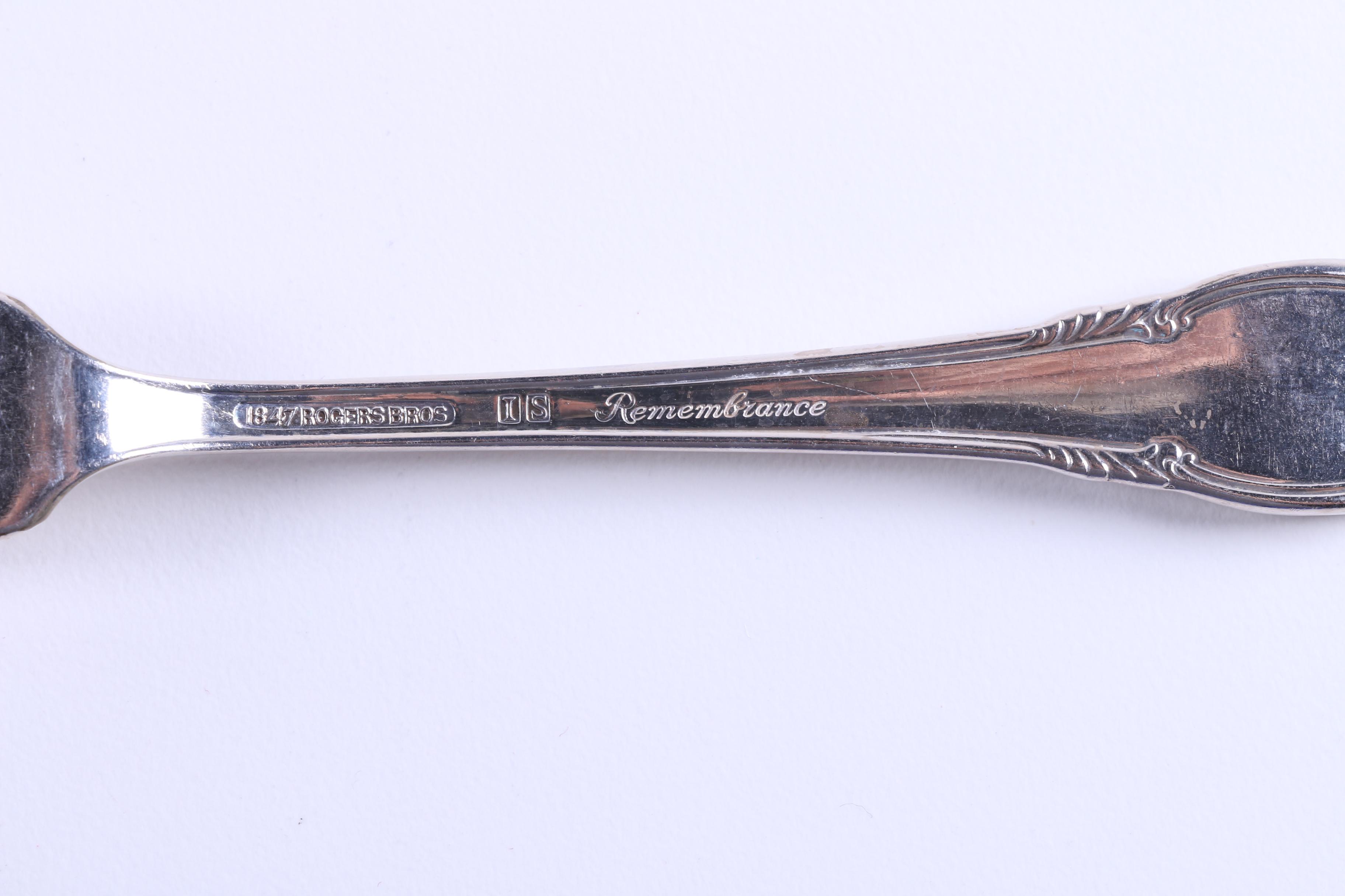 1847 Rogers Bros. "Remembrance" Flatware Set