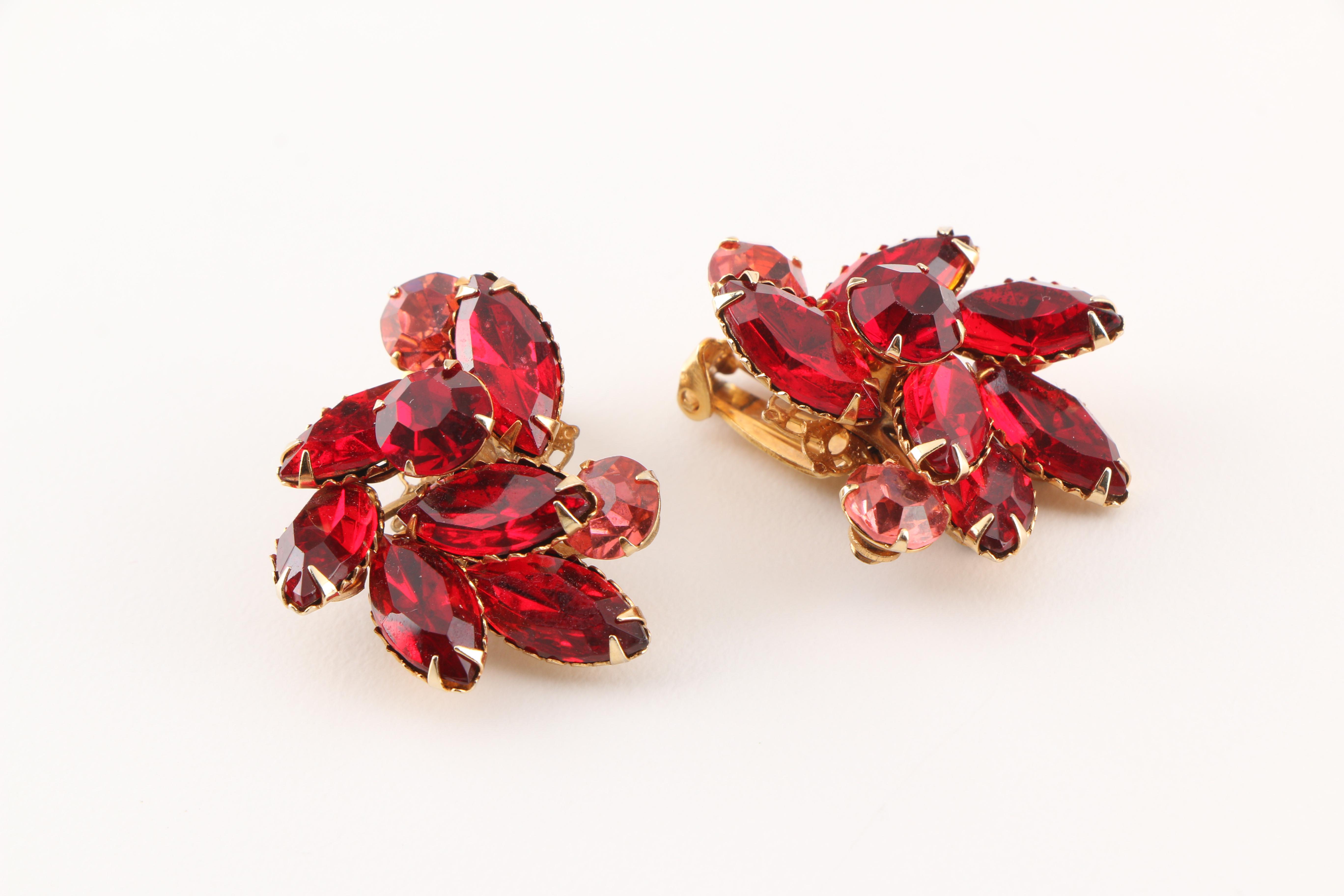 Assortment of Brooches and Earring Including Richelieu