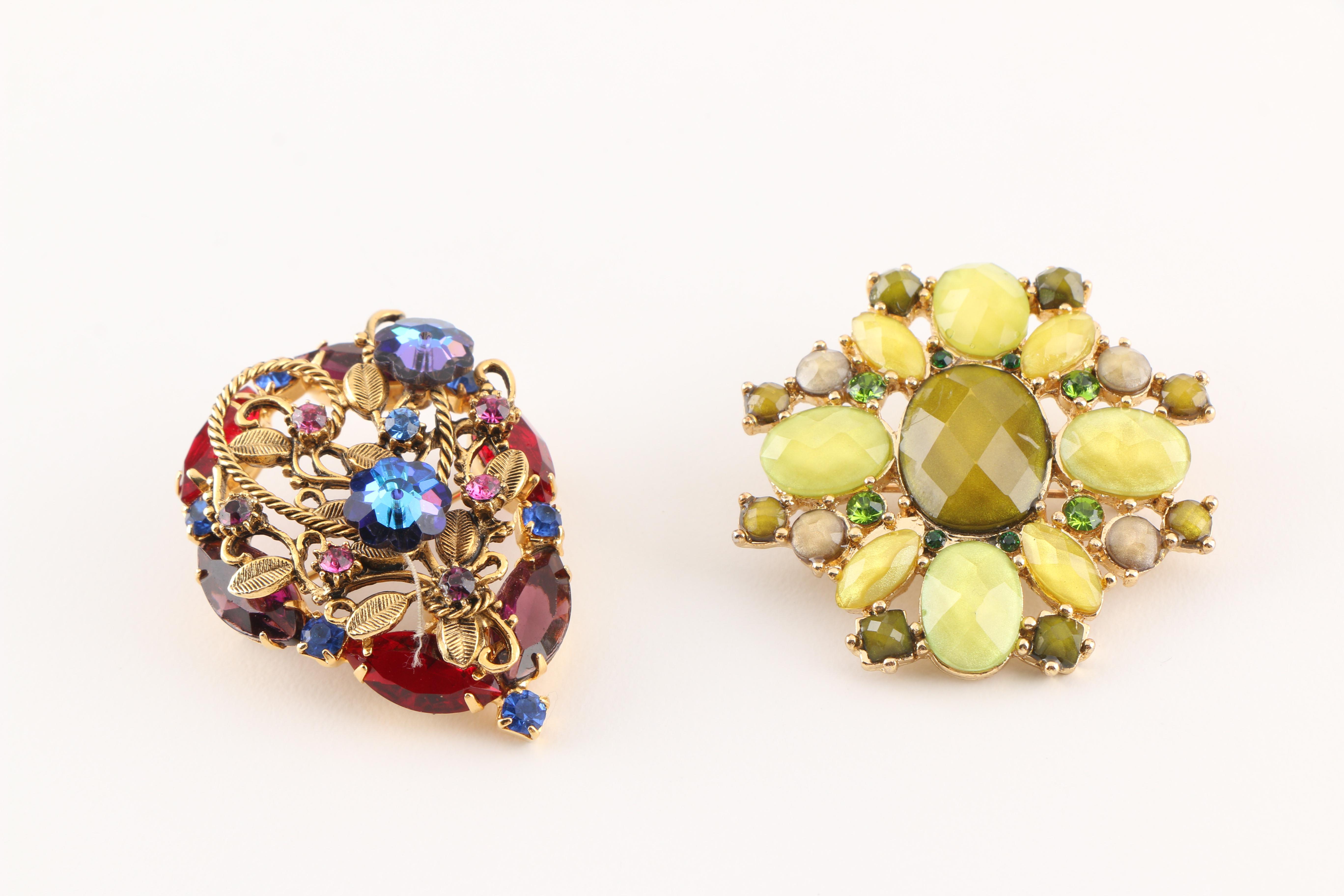 Assortment of Brooches and Earring Including Richelieu