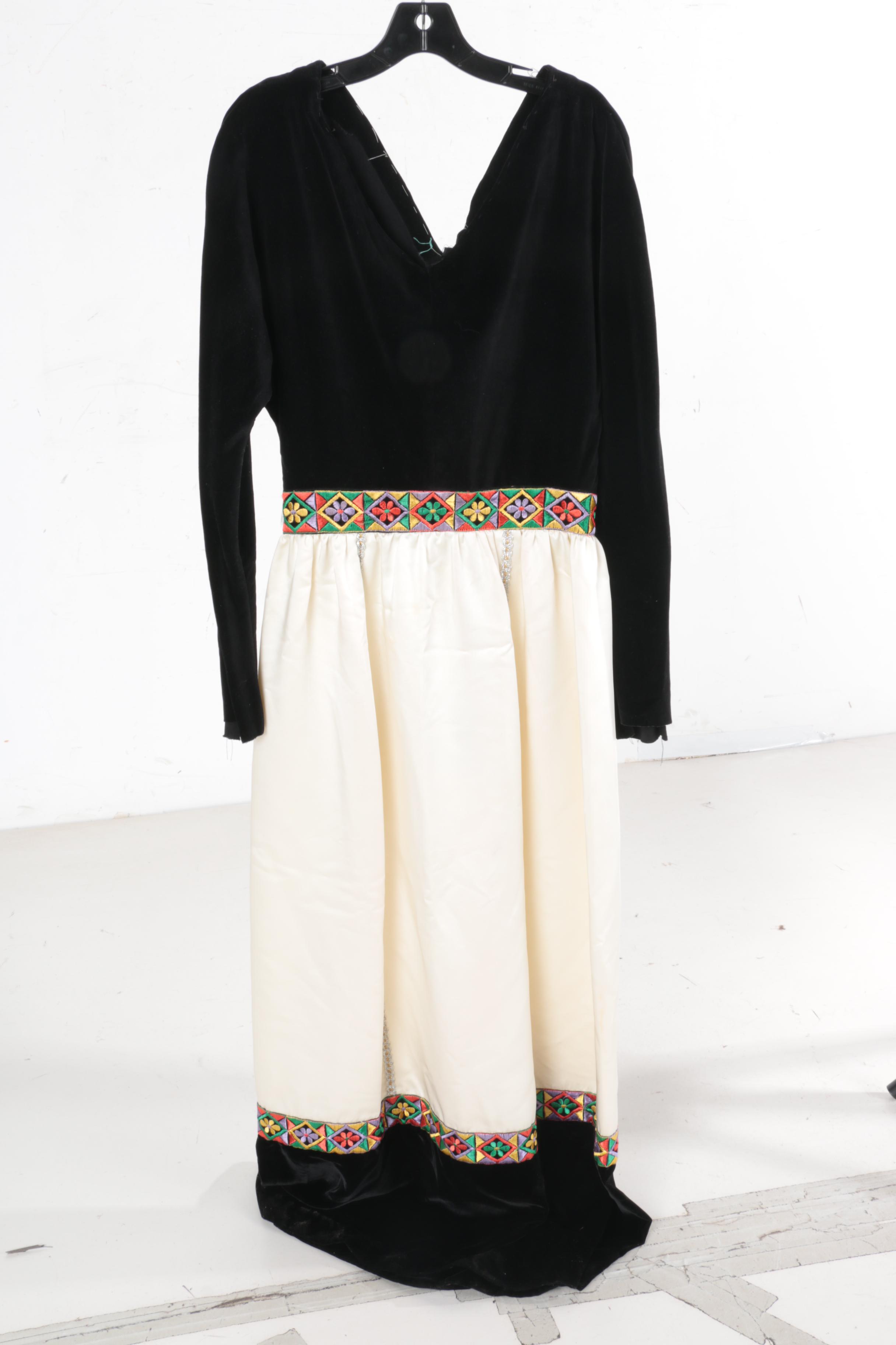 Women's Vintage Velvet Dresses