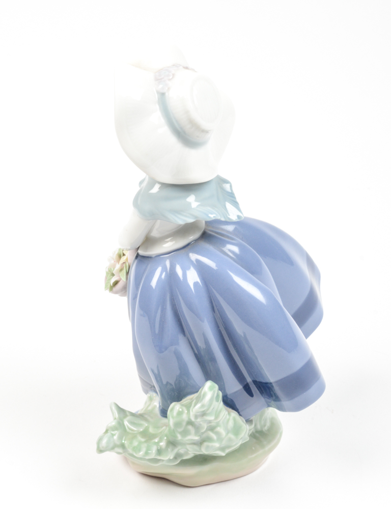 Lladro "Pretty Pickings" Figurine