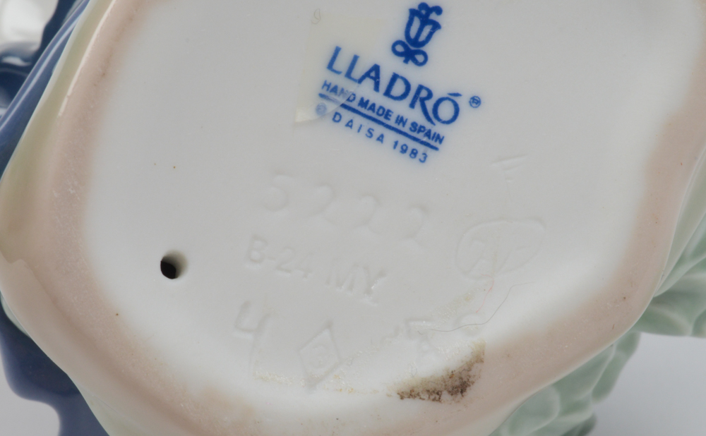 Lladro "Pretty Pickings" Figurine