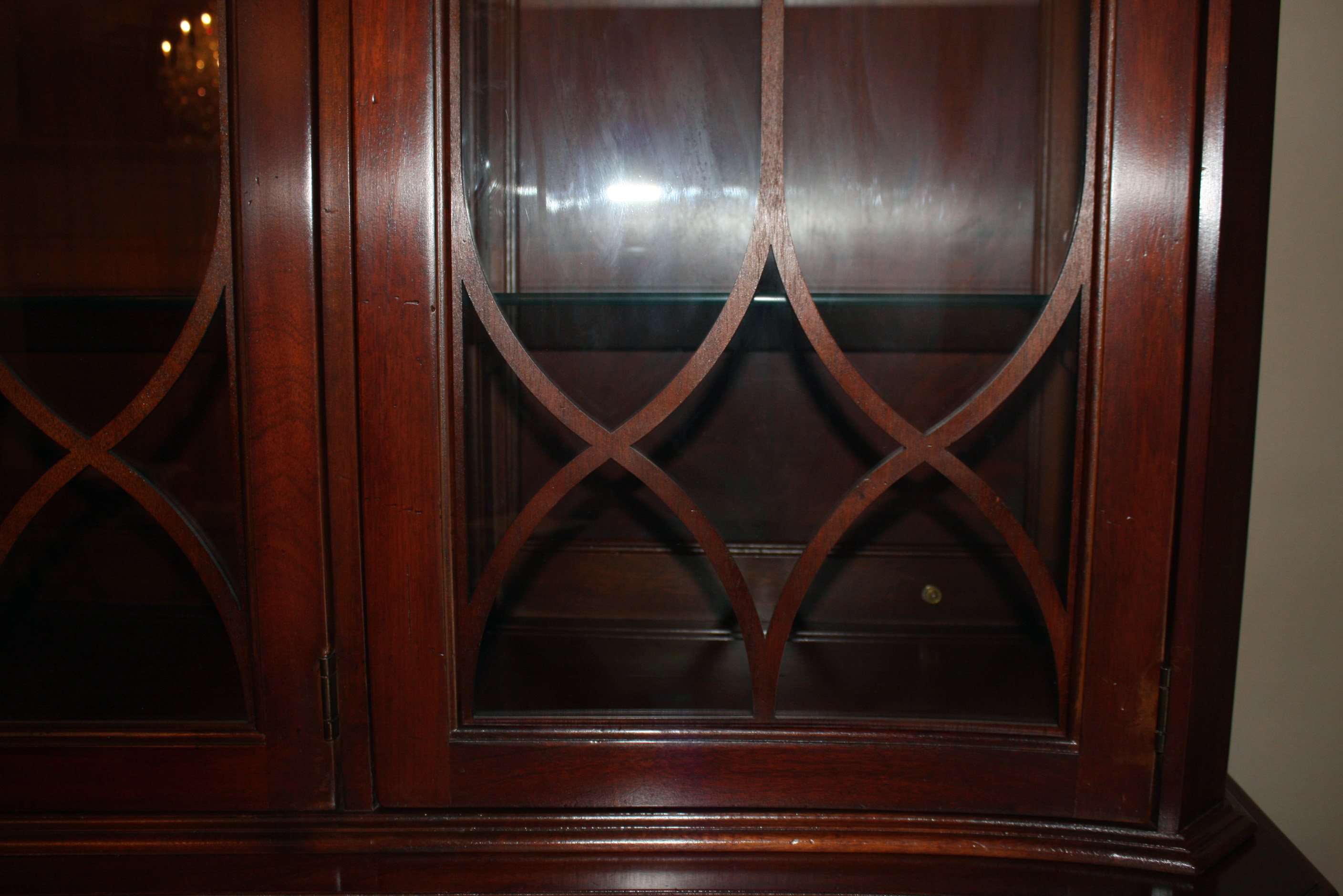 Mahogany Georgian Style China Cabinet by Lexington Furniture | EBTH