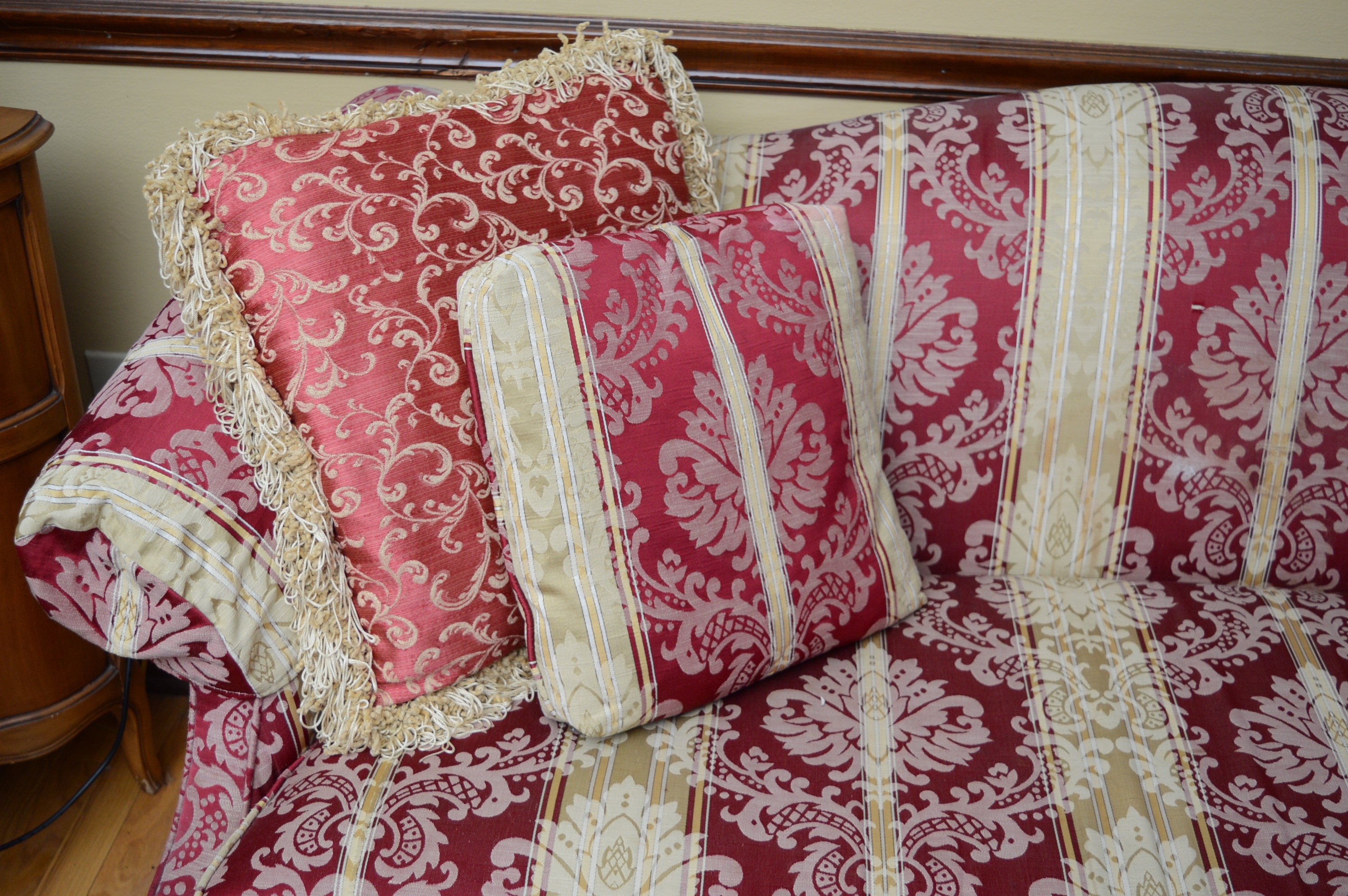 Traditional Style Sofa