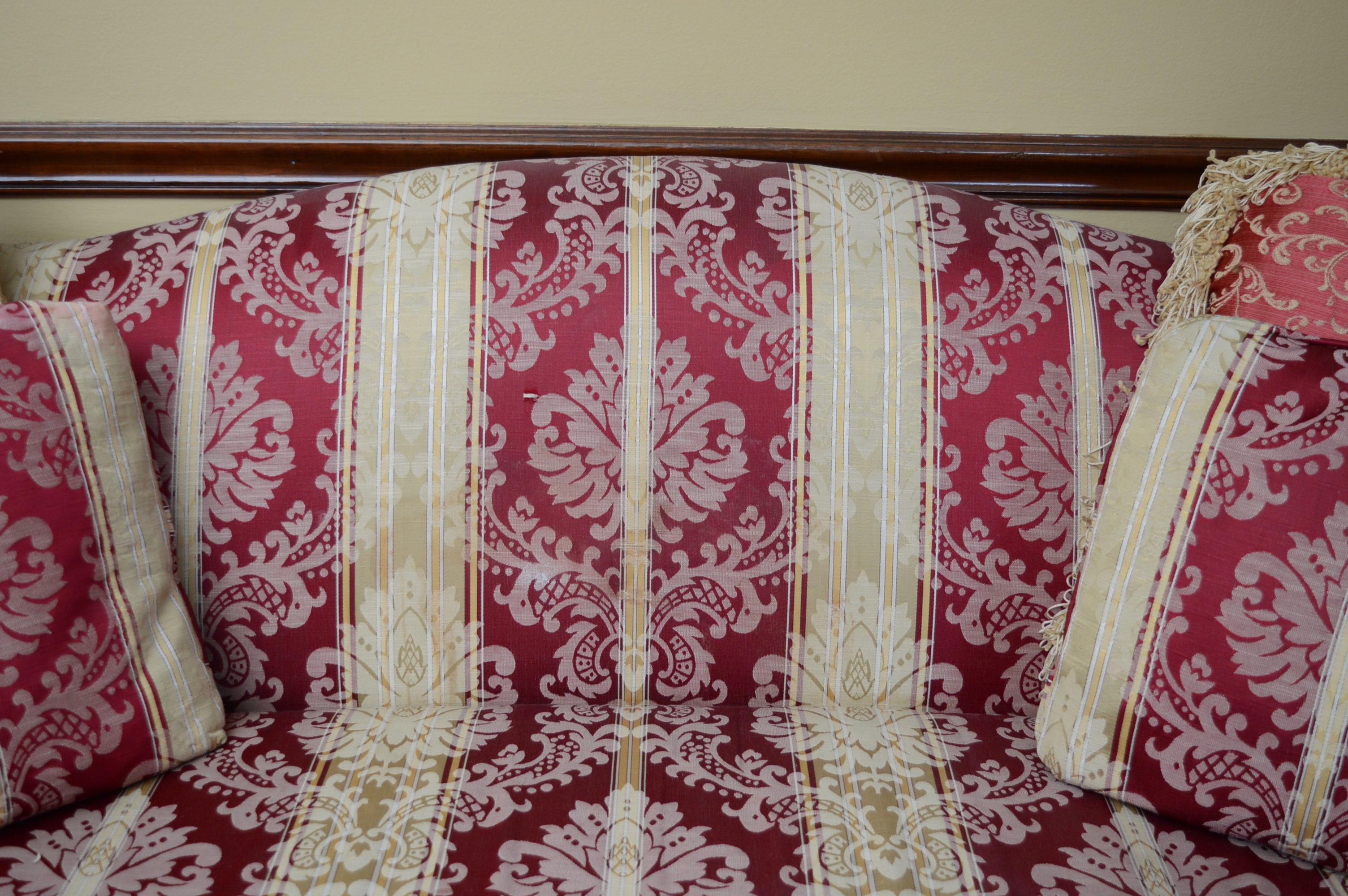 Traditional Style Sofa