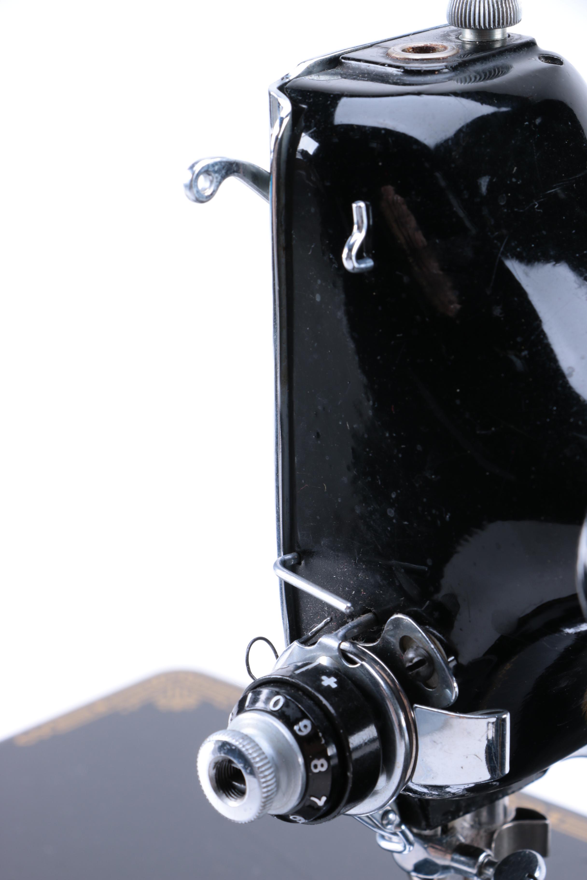 Vintage Singer Featherweight Sewing Machine with Case