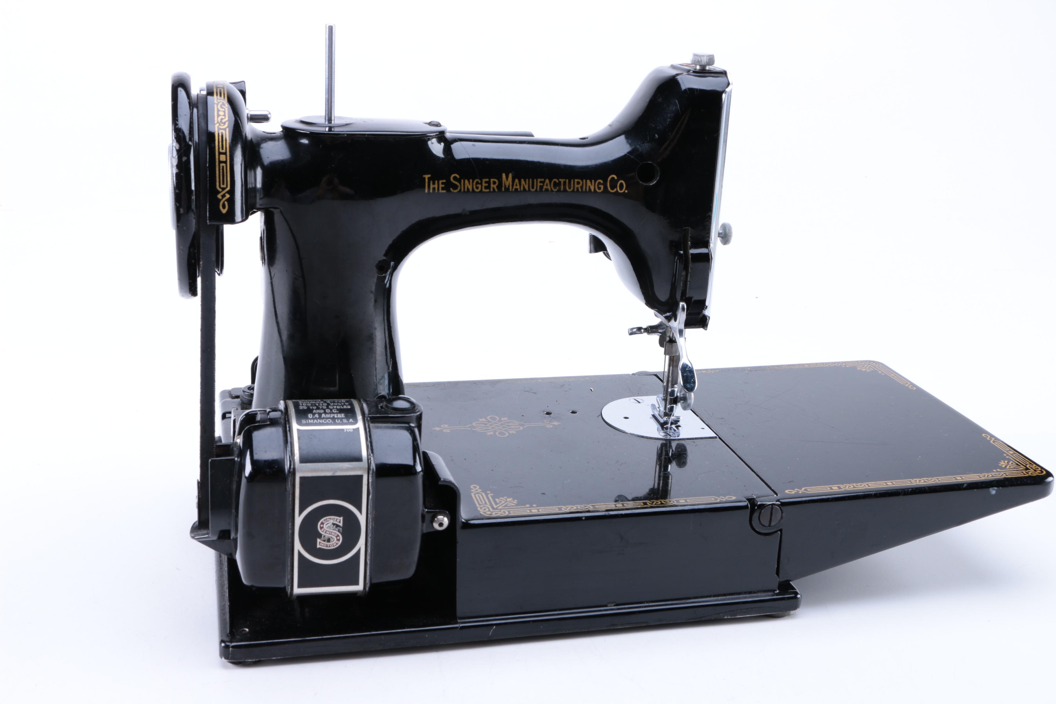 Vintage Singer Featherweight Sewing Machine with Case