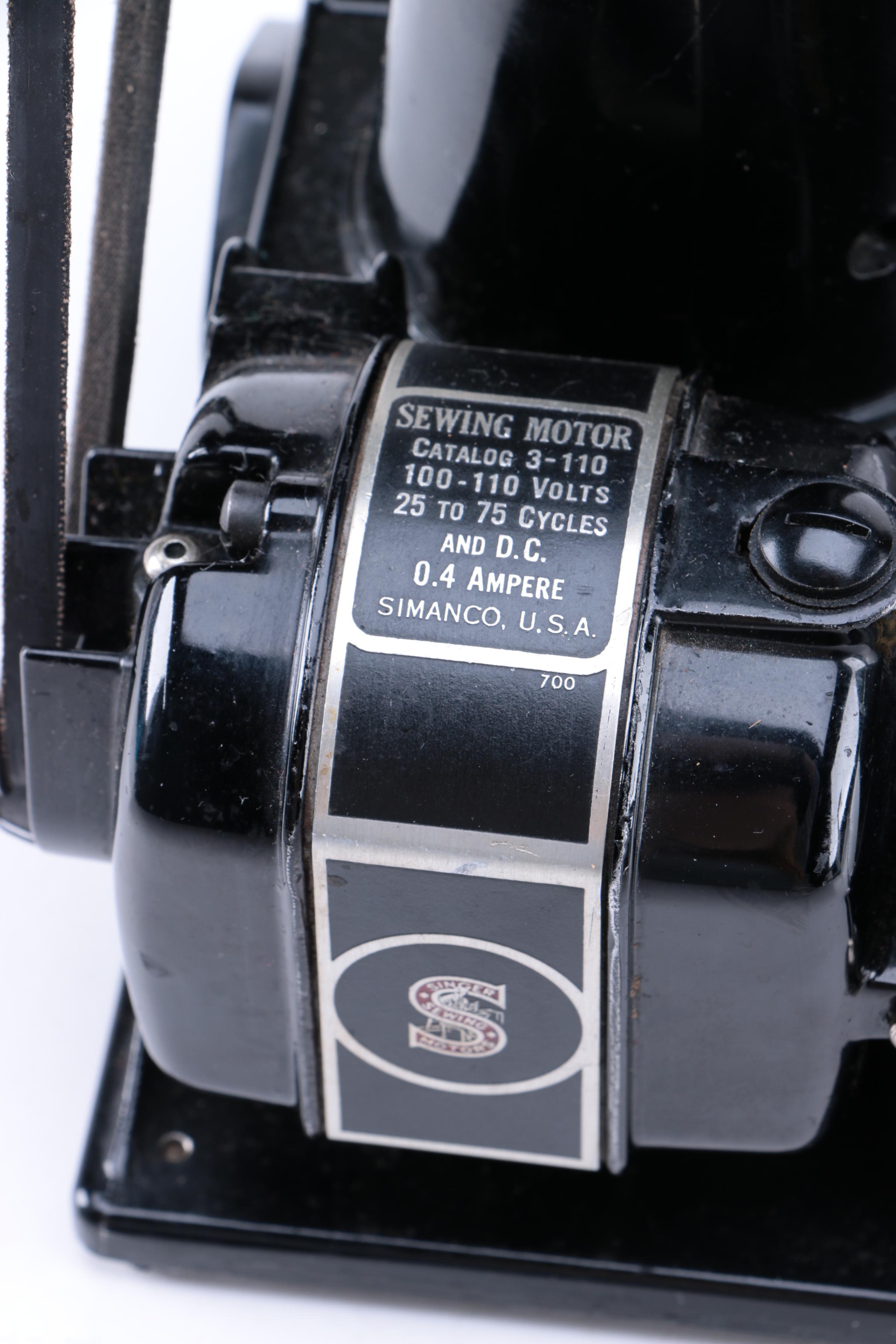 Vintage Singer Featherweight Sewing Machine with Case