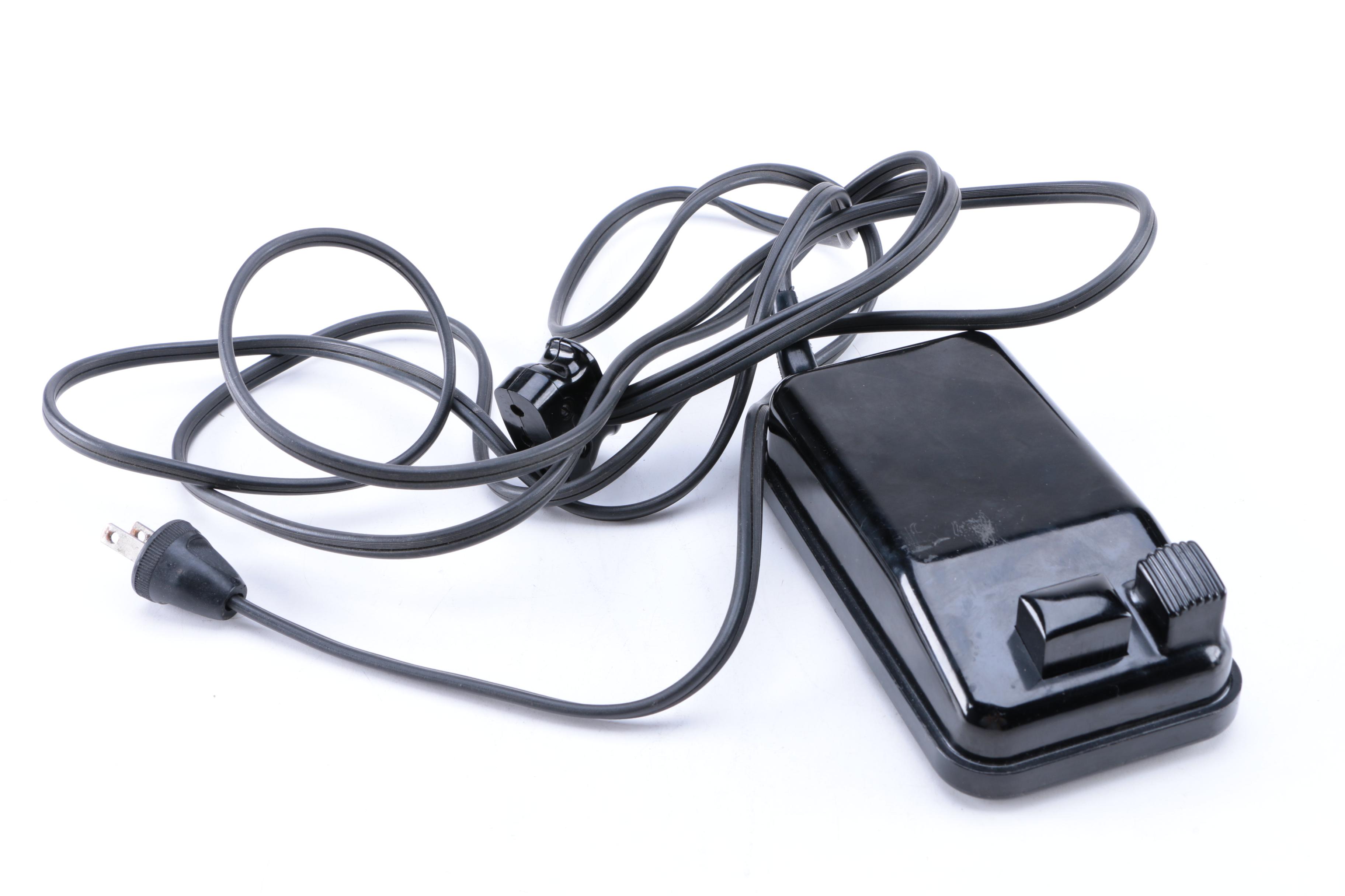 Vintage Singer Featherweight Sewing Machine with Case