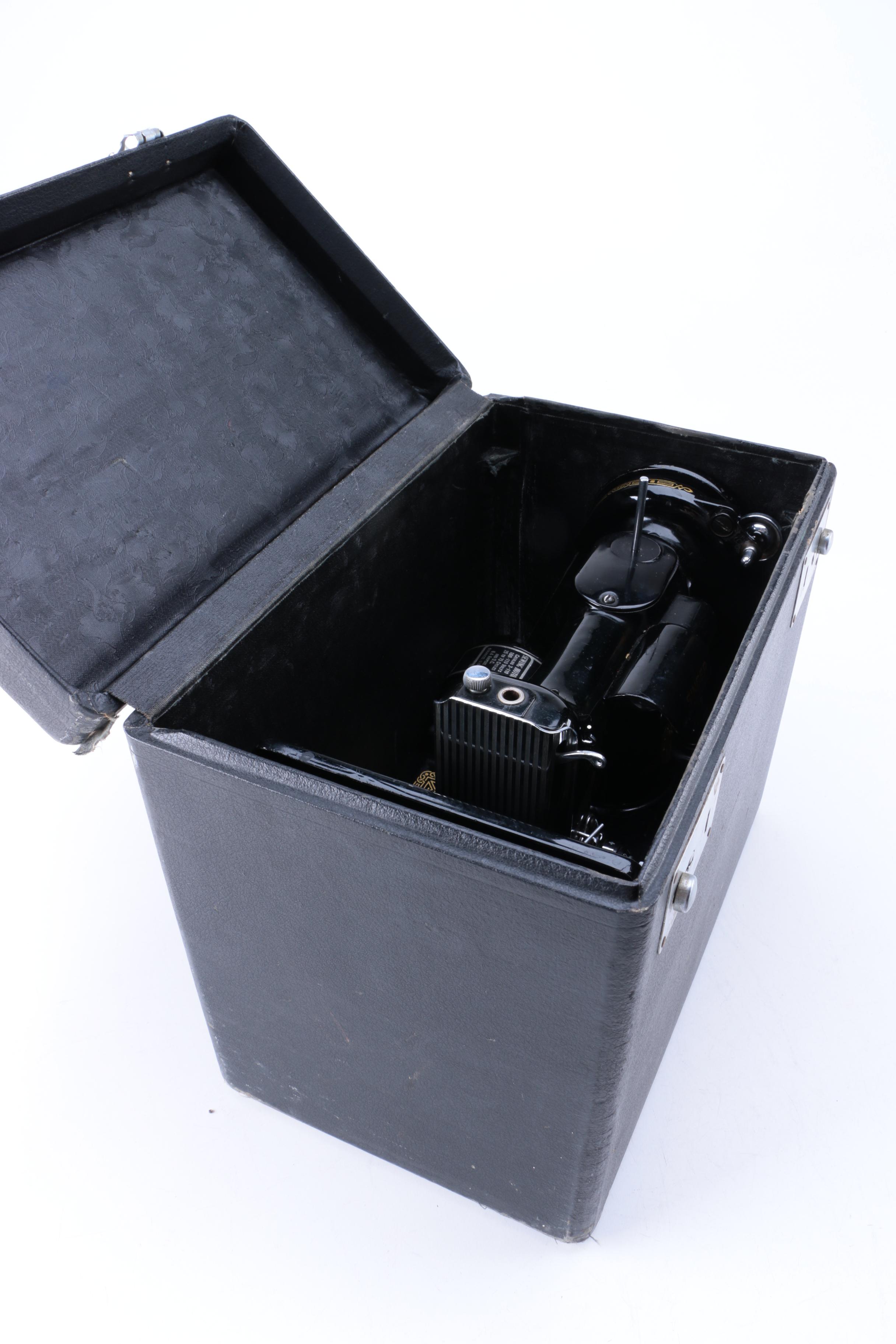 Vintage Singer Featherweight Sewing Machine with Case