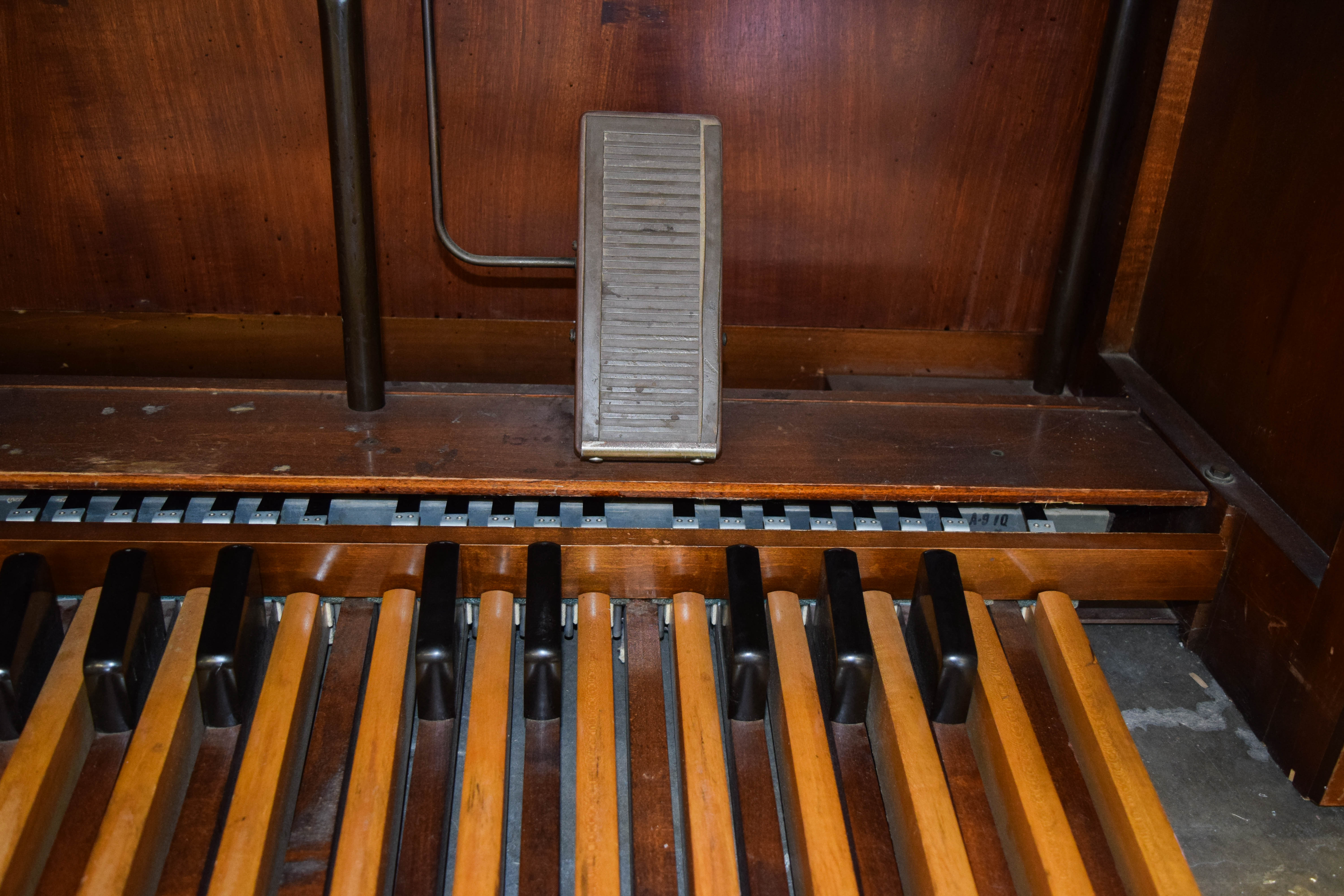 Vintage Hammond C-3 Console Organ