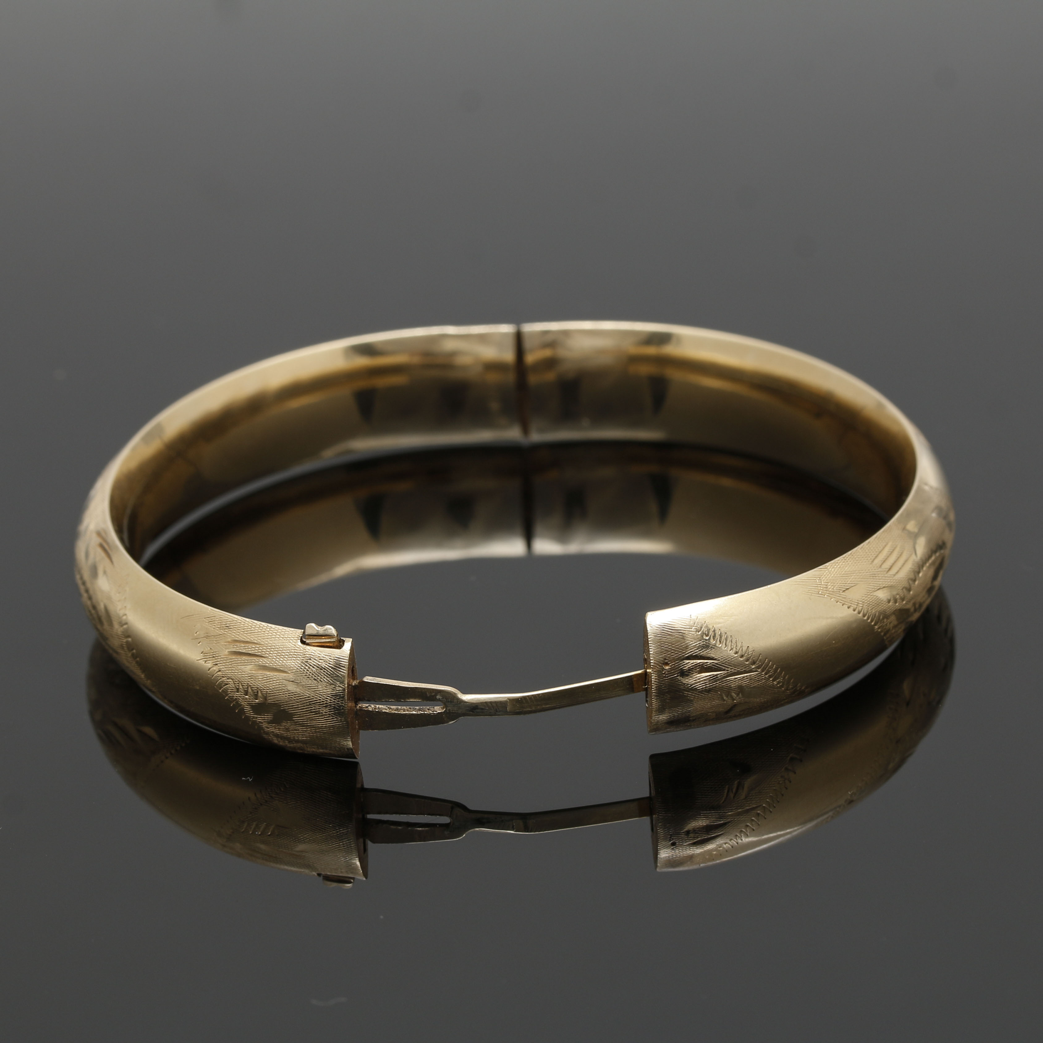 14K Yellow Gold Bangle Bracelet
