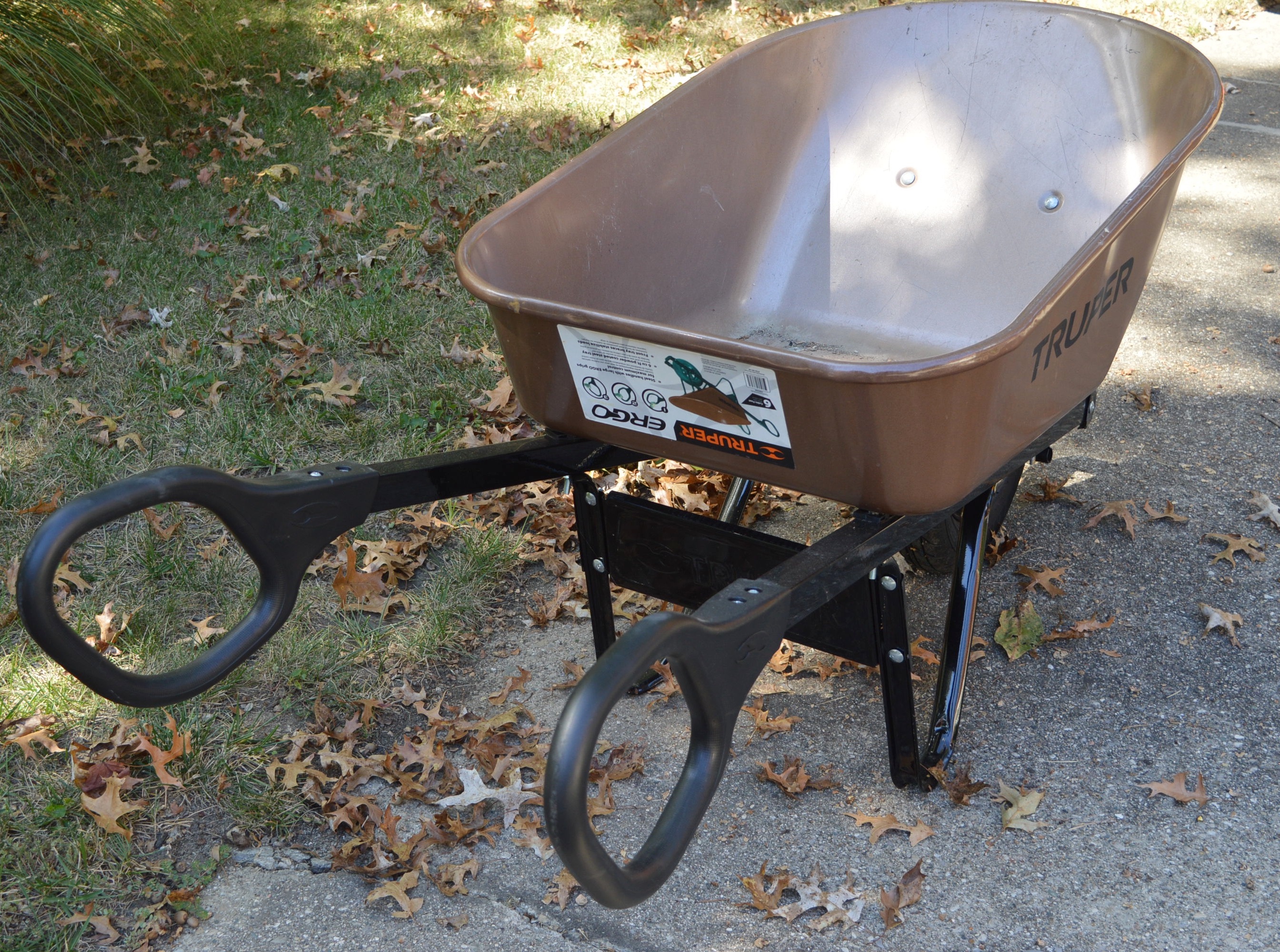 Truper 6cu. ft Powder Coat Wheelbarrow
