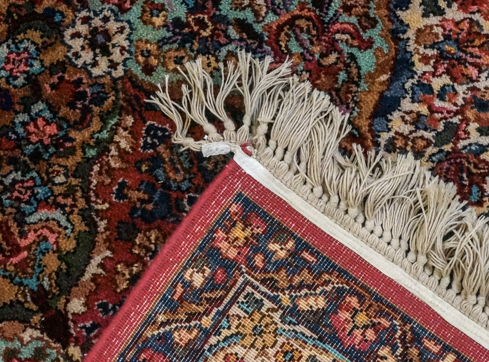 Machine Made Persian Style Wool Area Rug