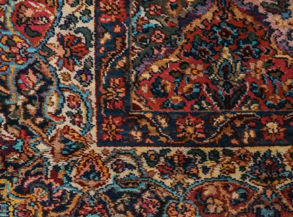 Machine Made Persian Style Wool Area Rug