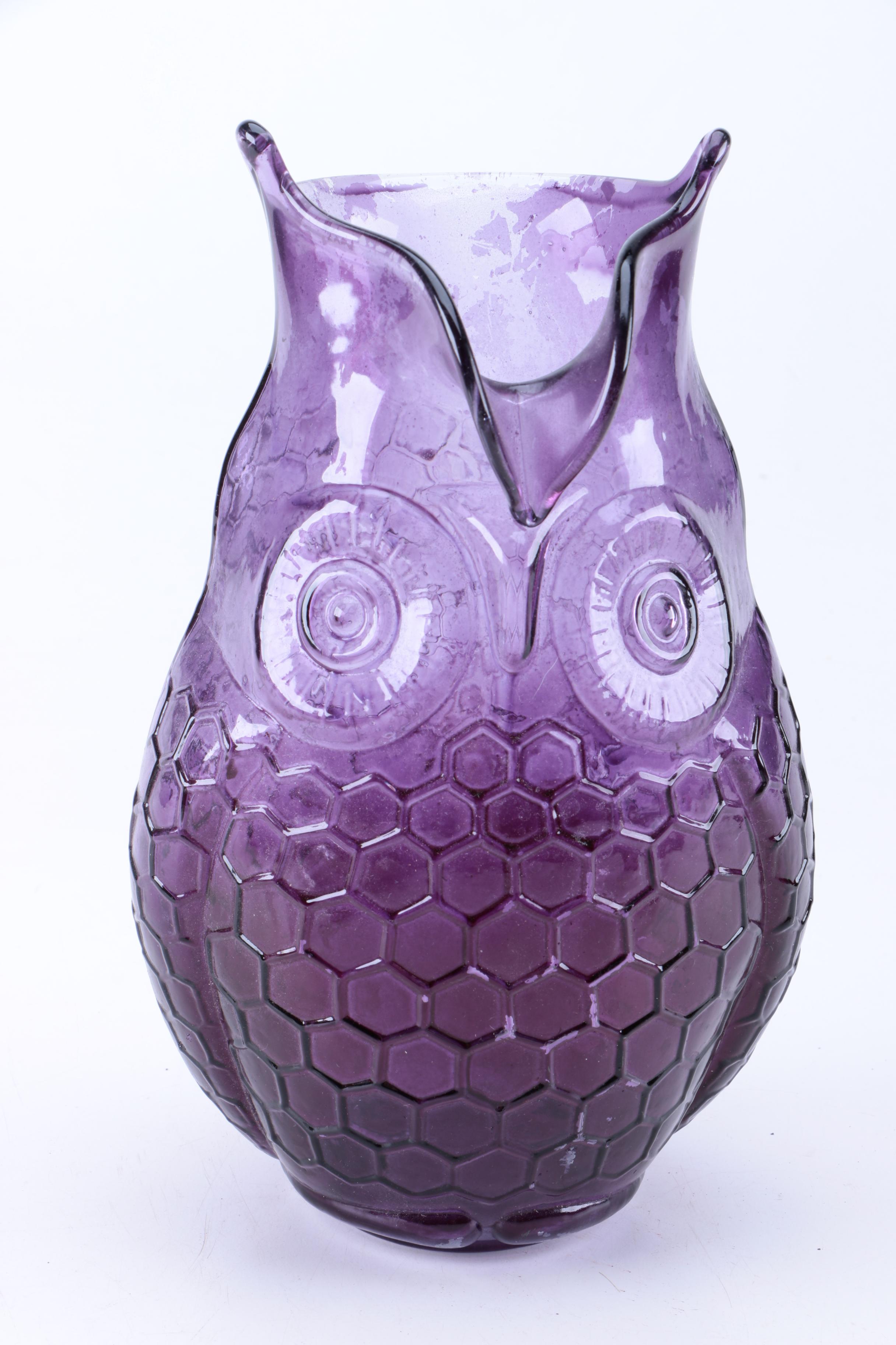 Assortment of Owl Decor