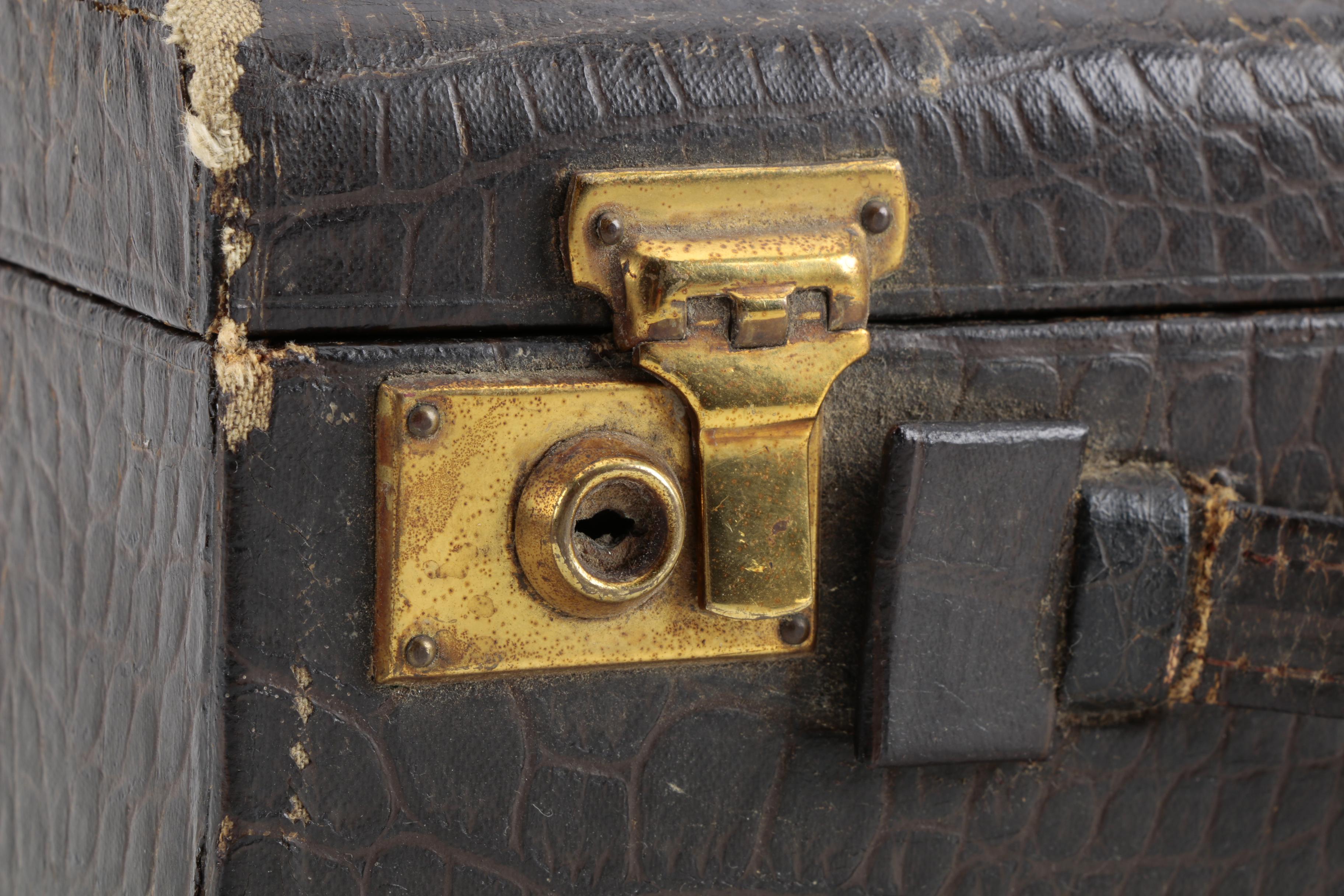 1930s-1940s Elizabeth Arden Beauty Box