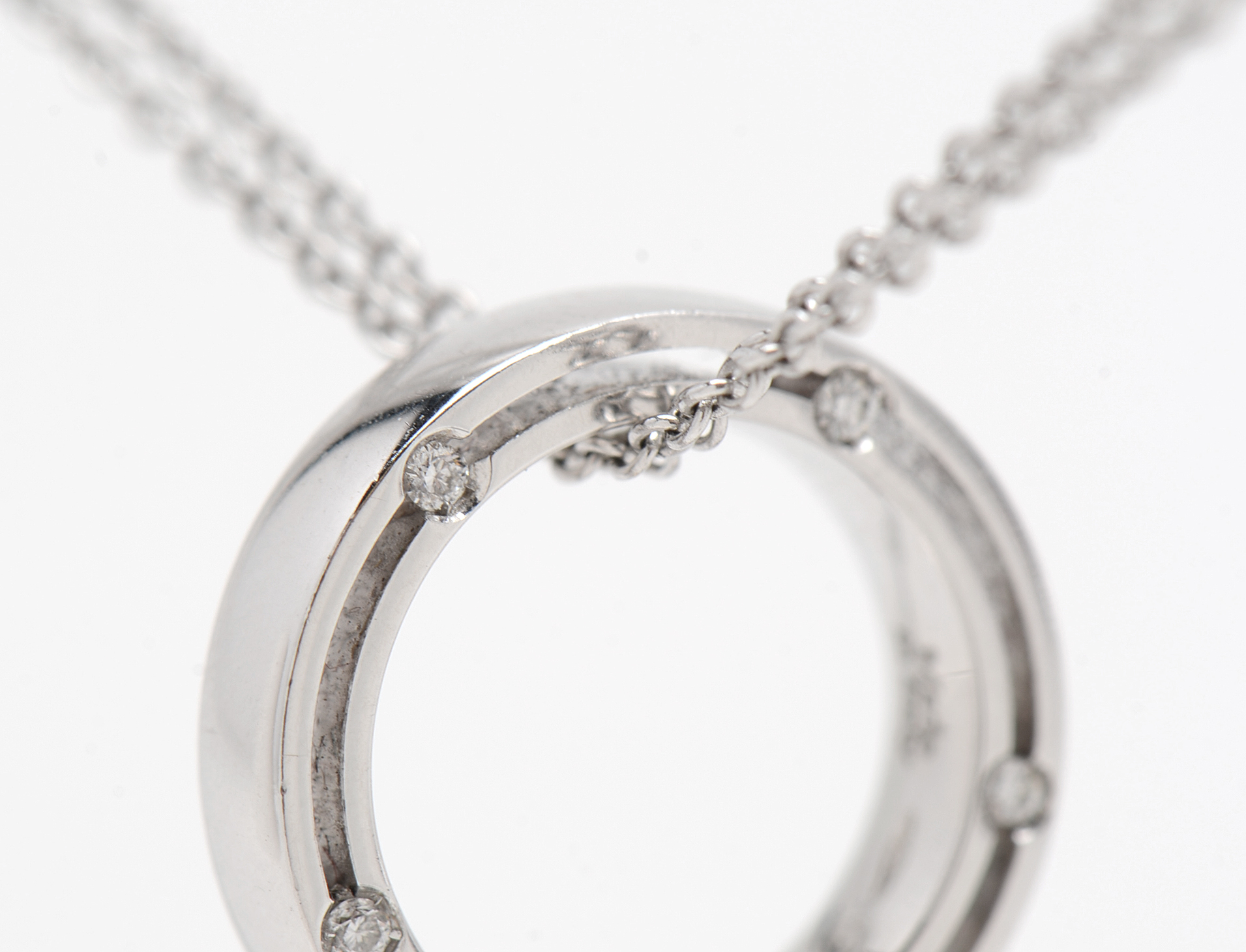 Damiani and Brad Pitt Designed 18K White Gold and Diamond Circle Necklace