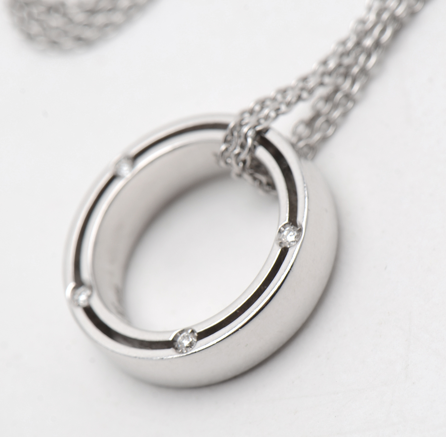 Damiani and Brad Pitt Designed 18K White Gold and Diamond Circle Necklace